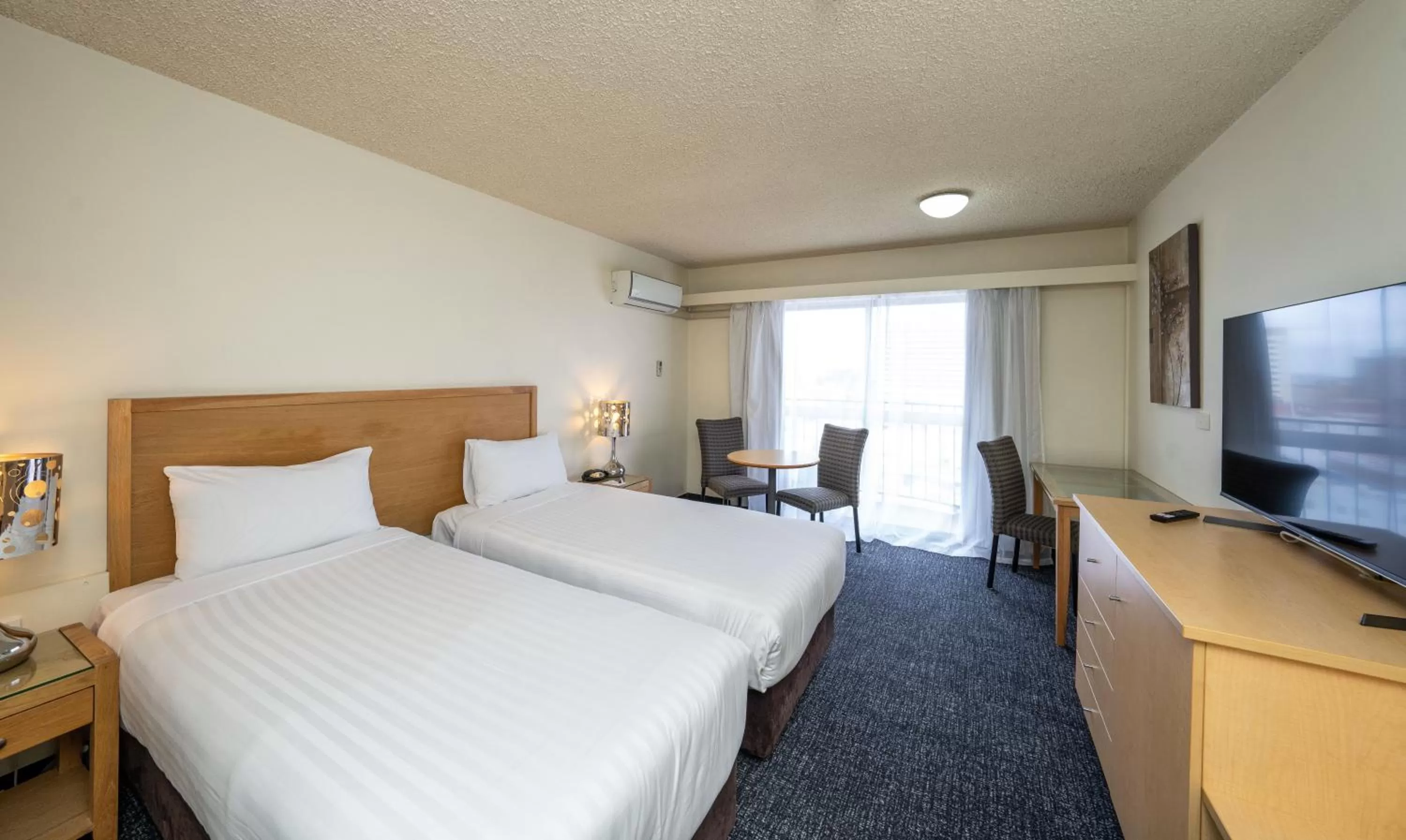 King or Twin Room with Balcony in Best Western Hobart