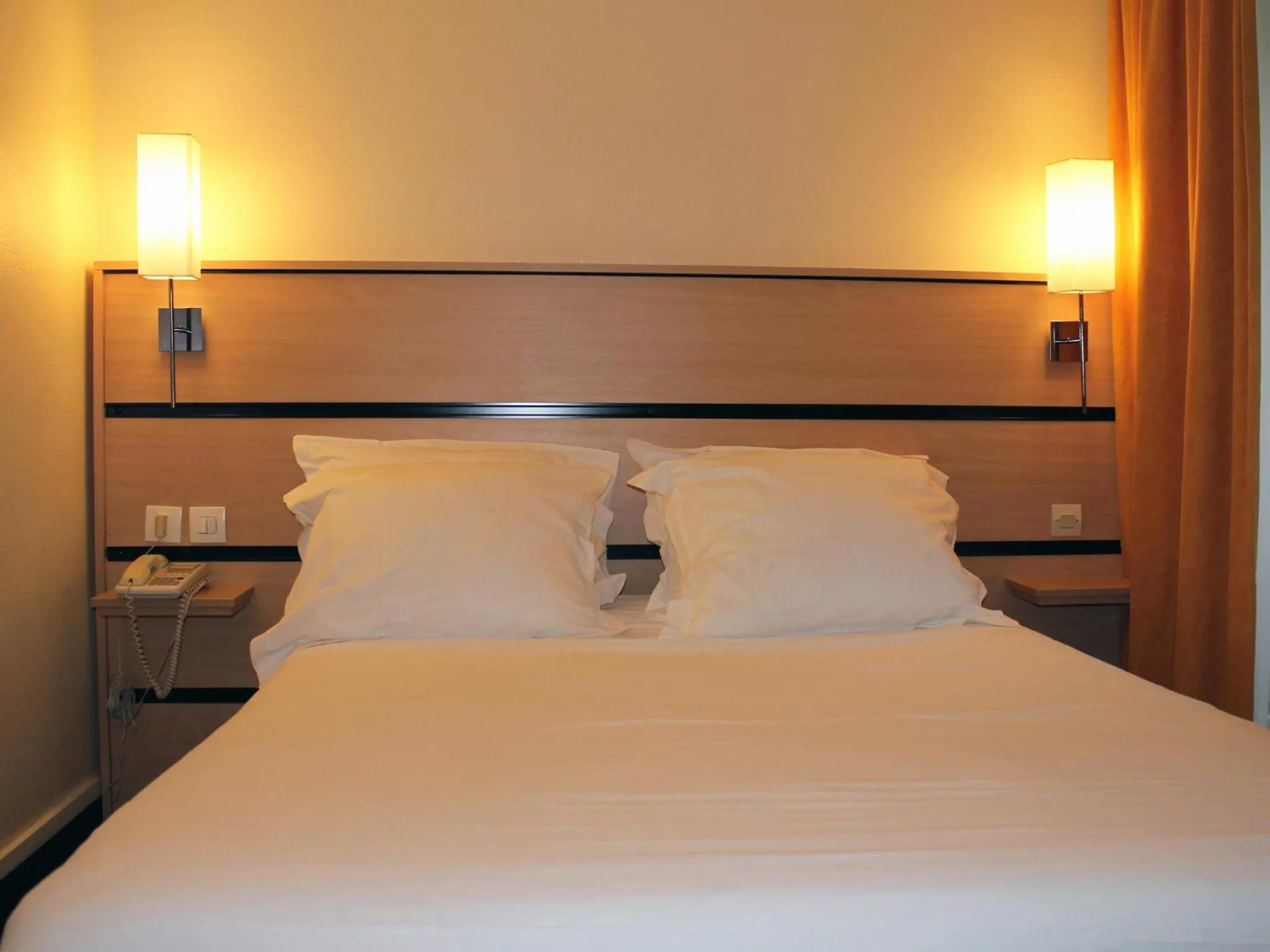 Bed in New Hotel Saint Lazare