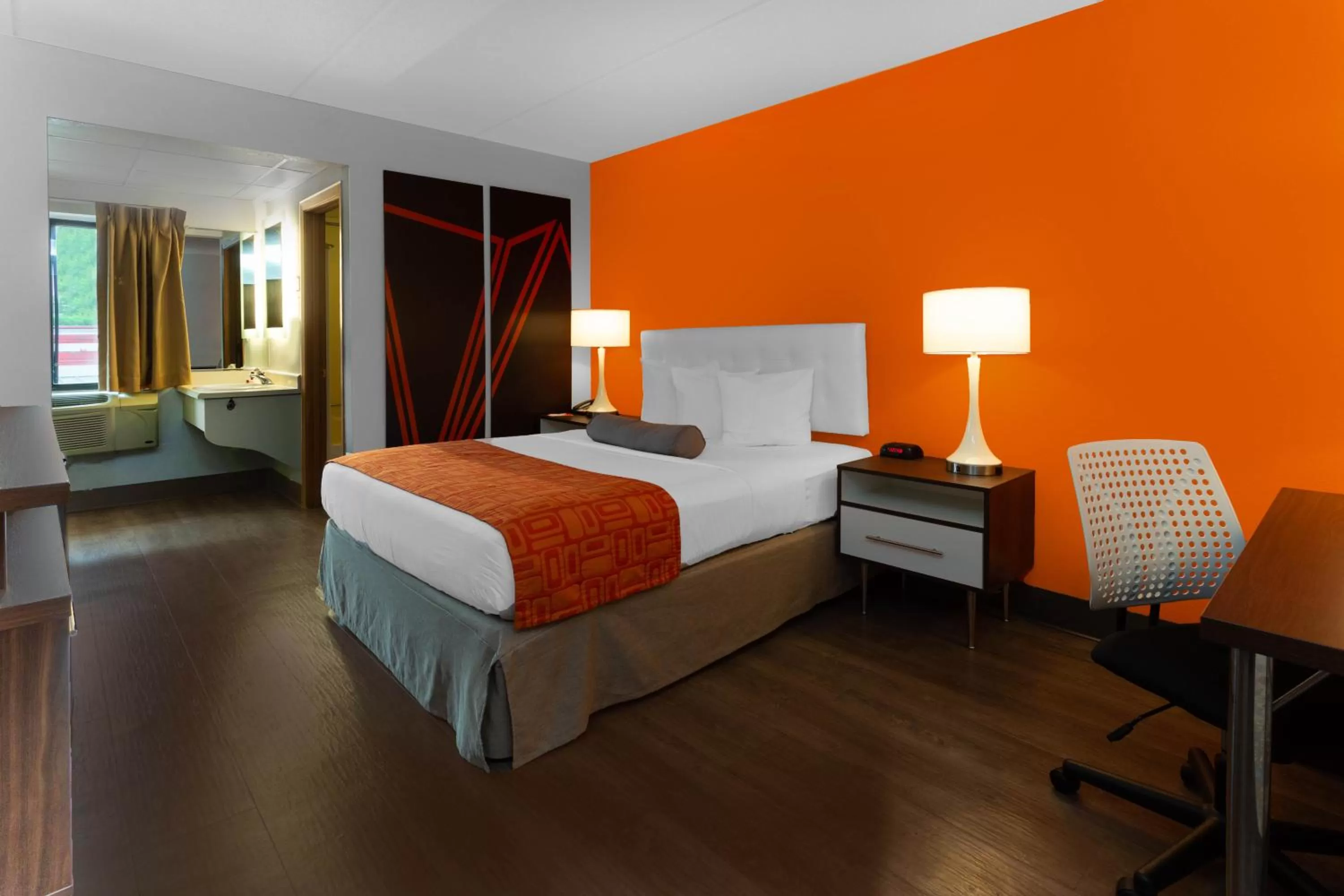 Bed in Howard Johnson by Wyndham Waukegan Great Lakes