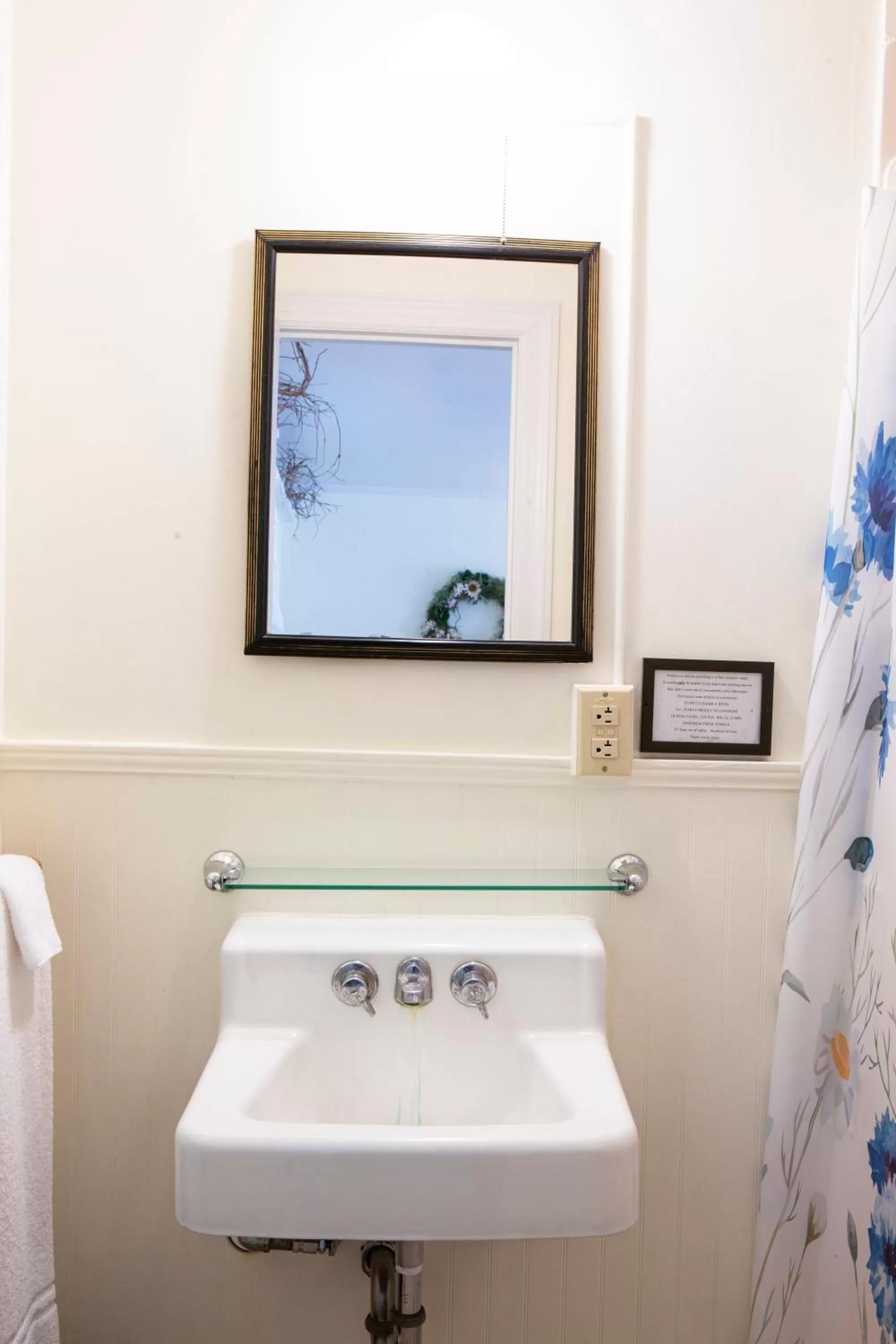 Bathroom in The Chimney Rock Inn & Cottages