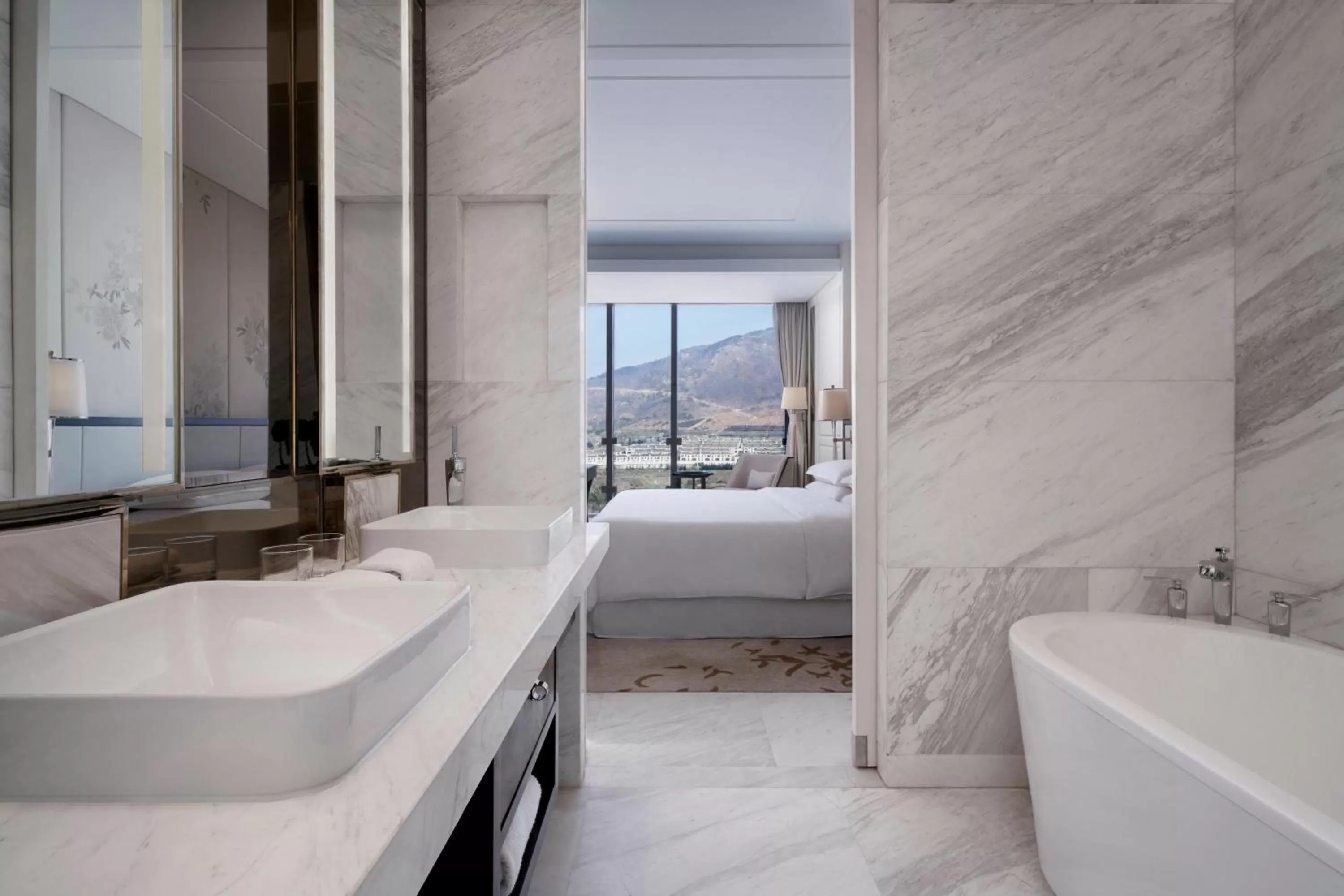 Bathroom, Bed in Sheraton Qingdao Licang Hotel