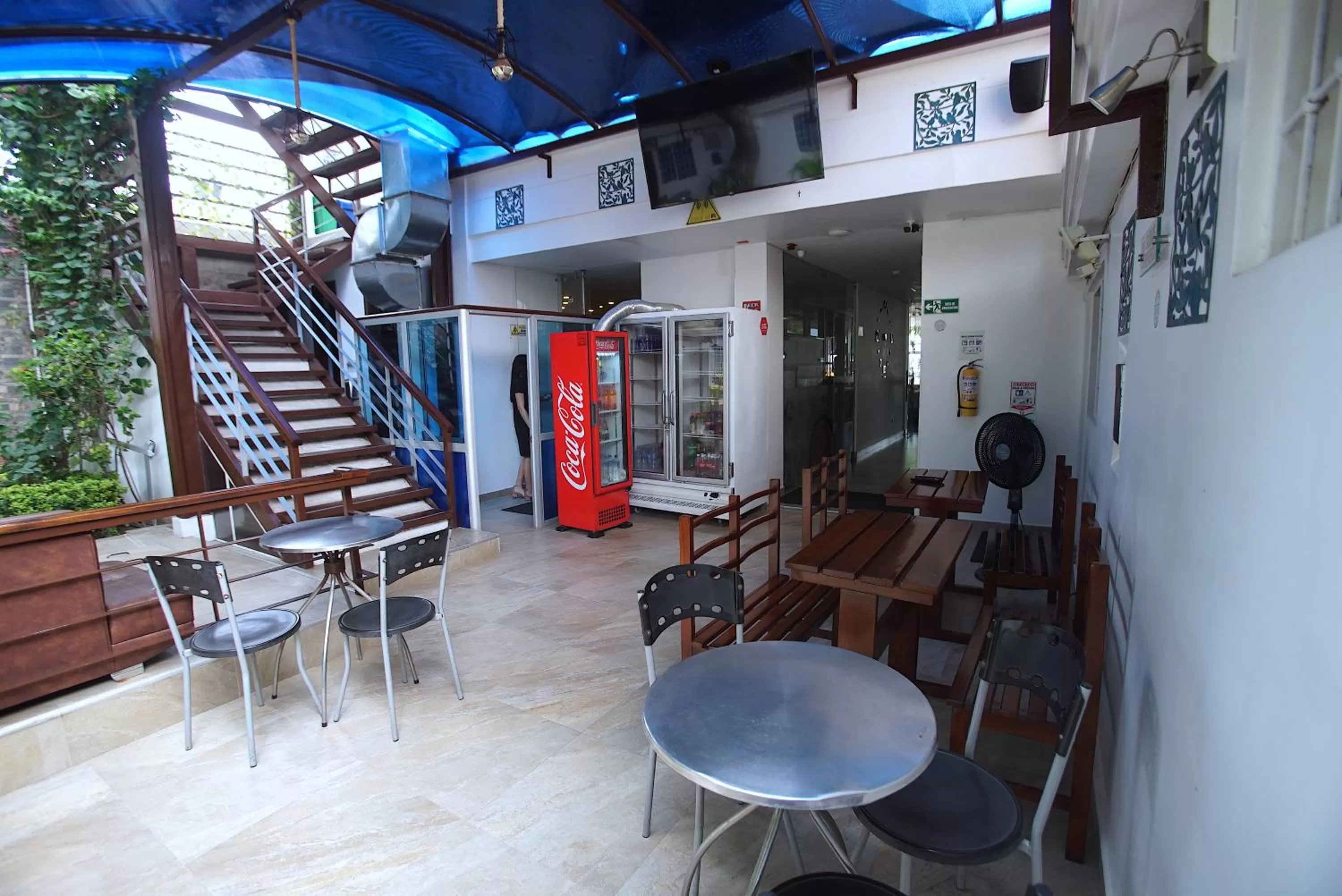 Patio, Lounge/Bar in Hotel Ucla Center