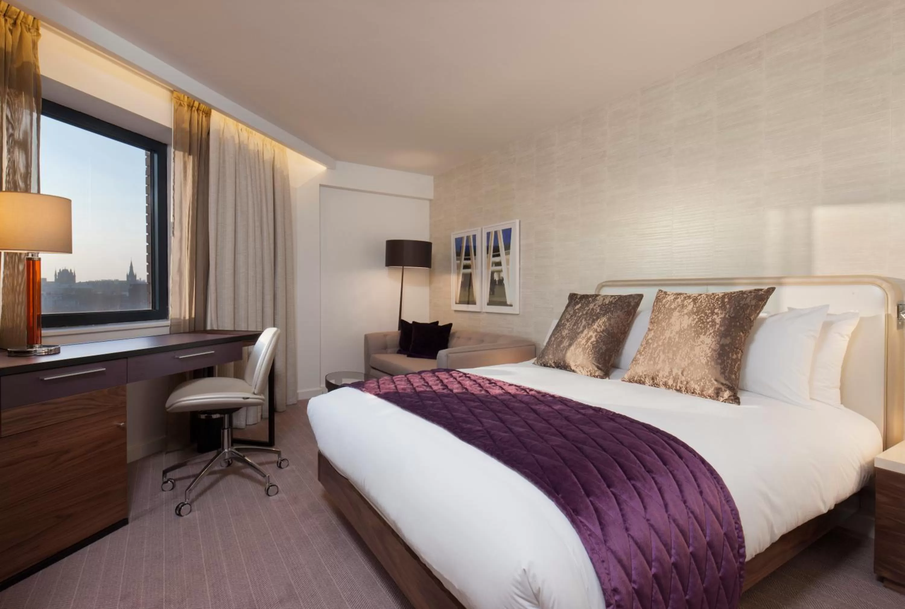 Bedroom, Bed in Crowne Plaza London Kings Cross by IHG