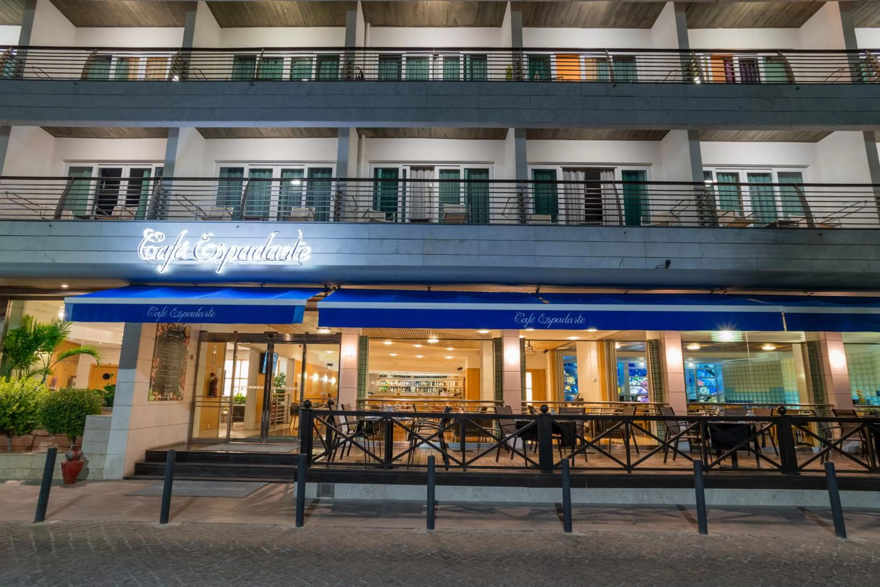 Restaurant/places to eat in SANA Sesimbra Hotel