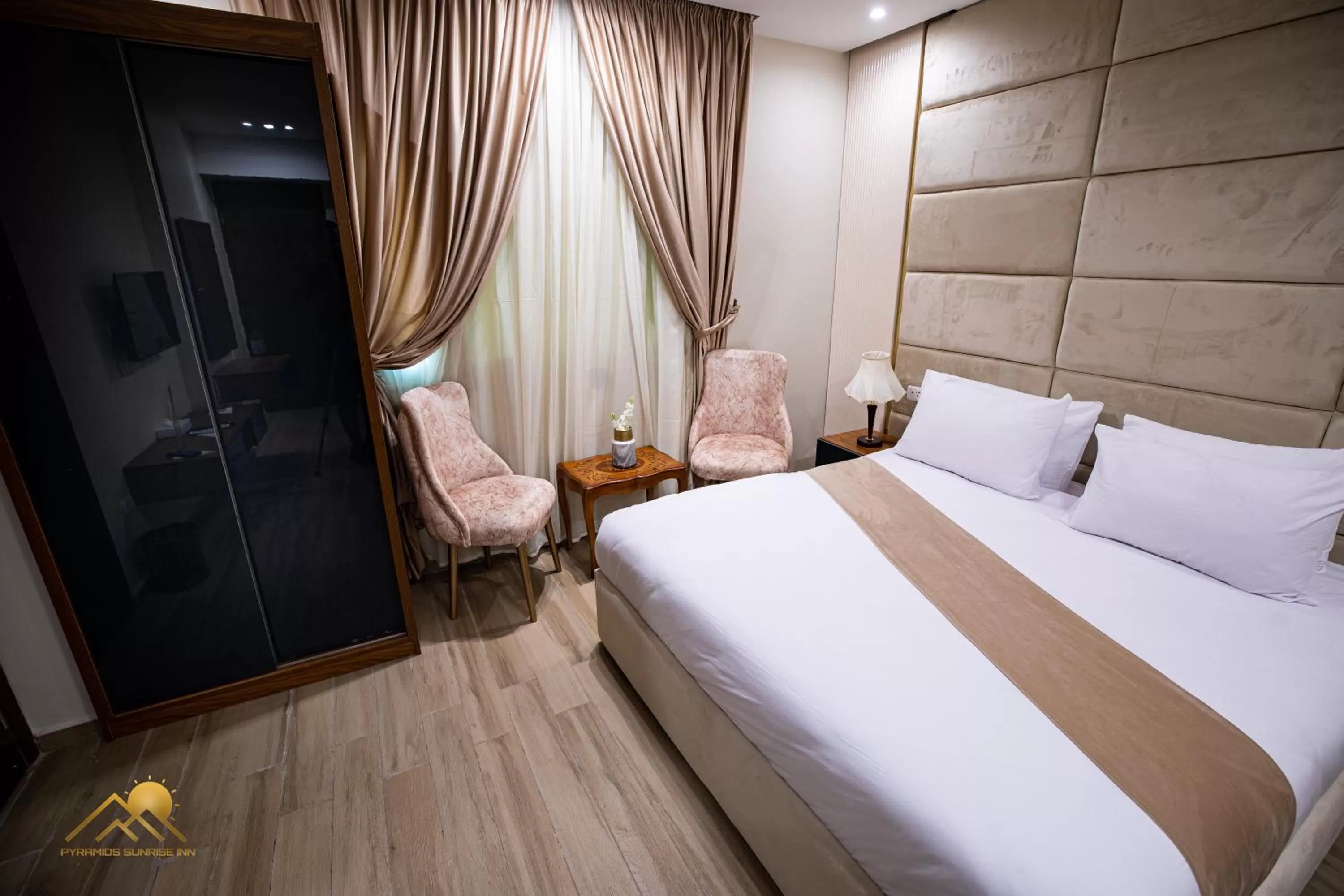 Bedroom, Bed in Pyramids sunrise inn