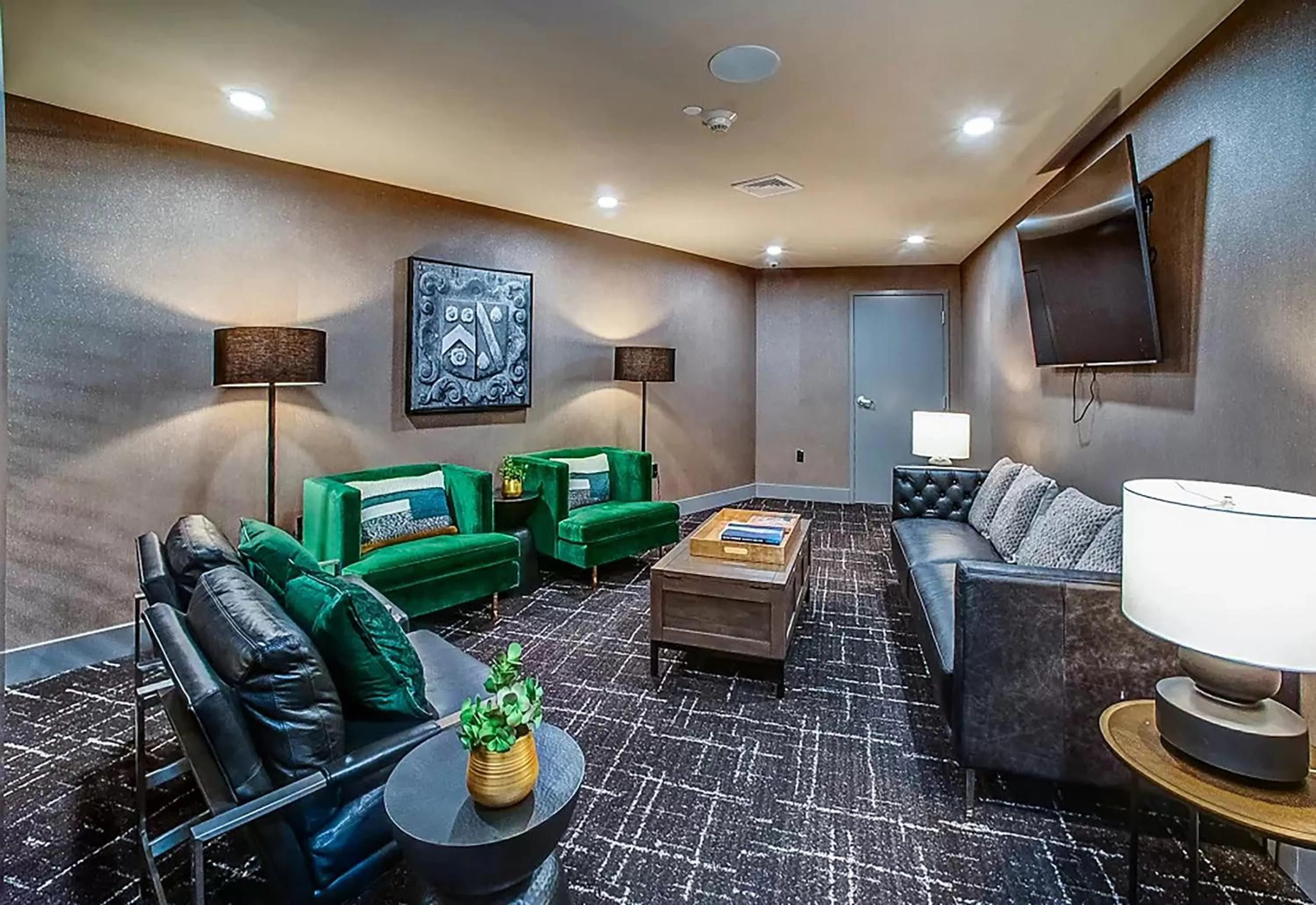 Communal lounge/ TV room in Luxury Furnished Apartments by Hyatus Downtown at Yale