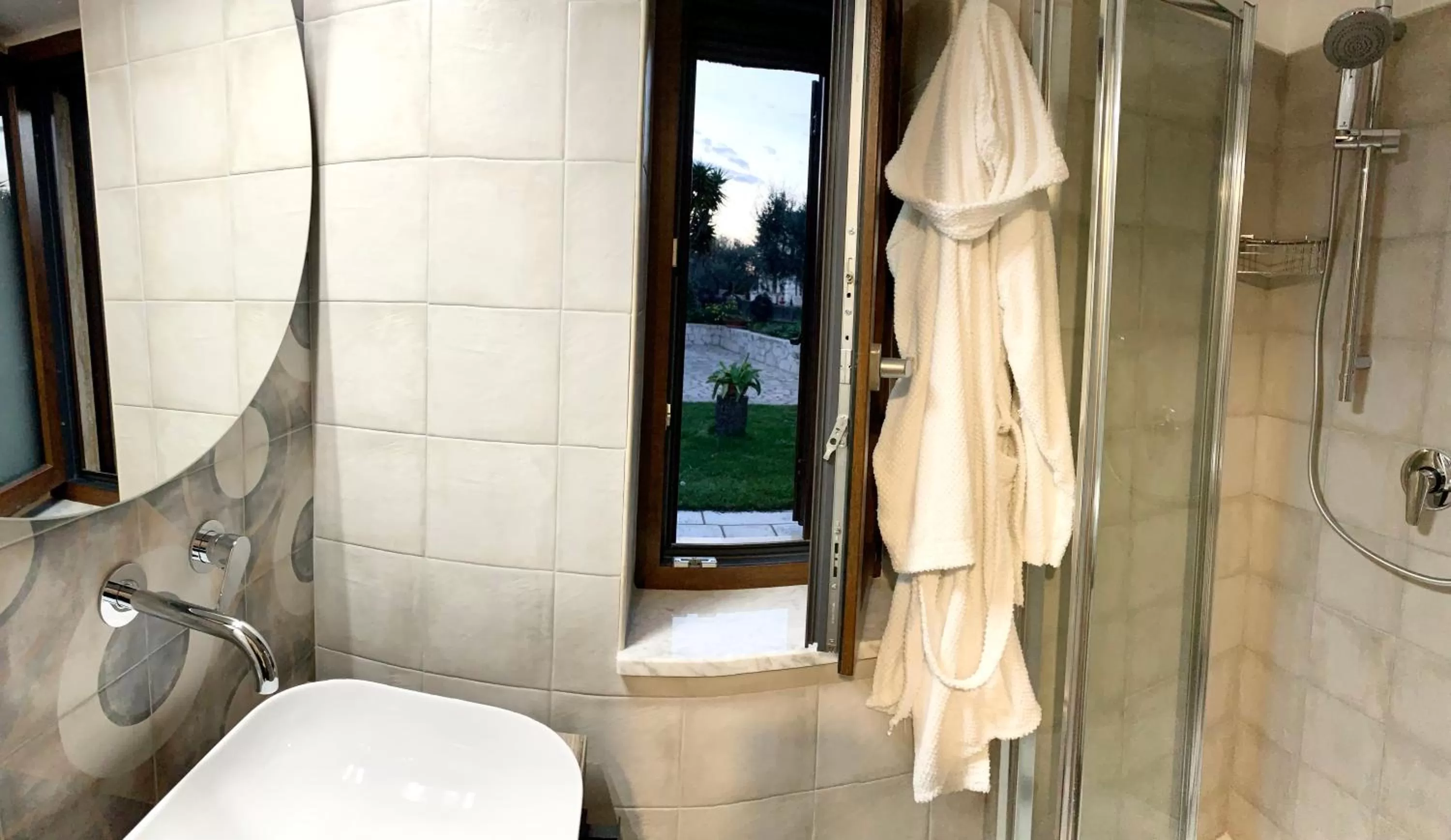 Shower in B&B Villa Maggi