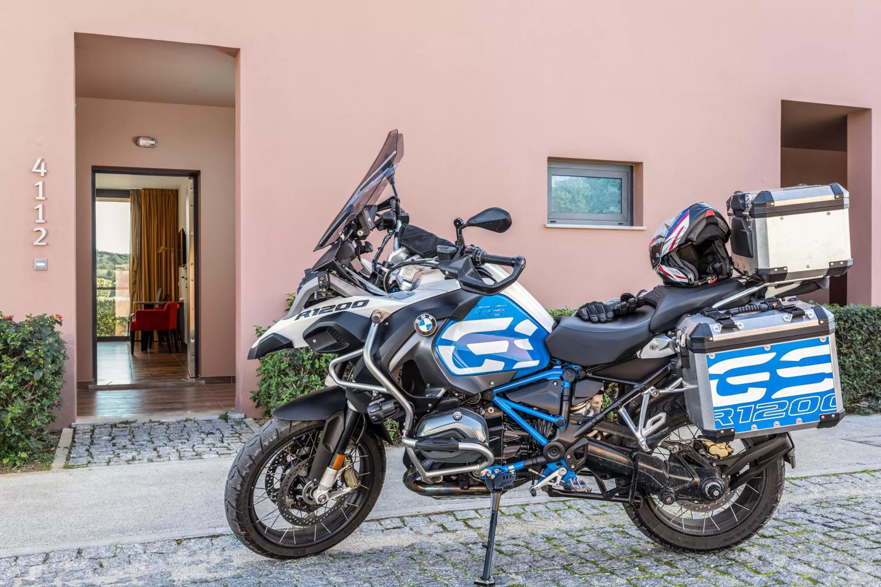 Parking in NAU Morgado Golf & Country Club