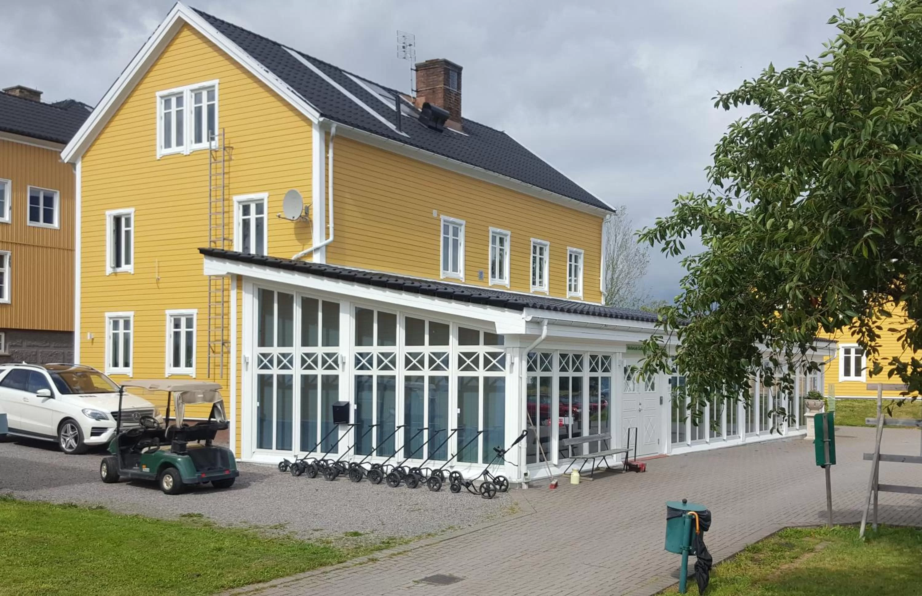 Property Building in Melleruds Golfklubb Bed & Breakfast