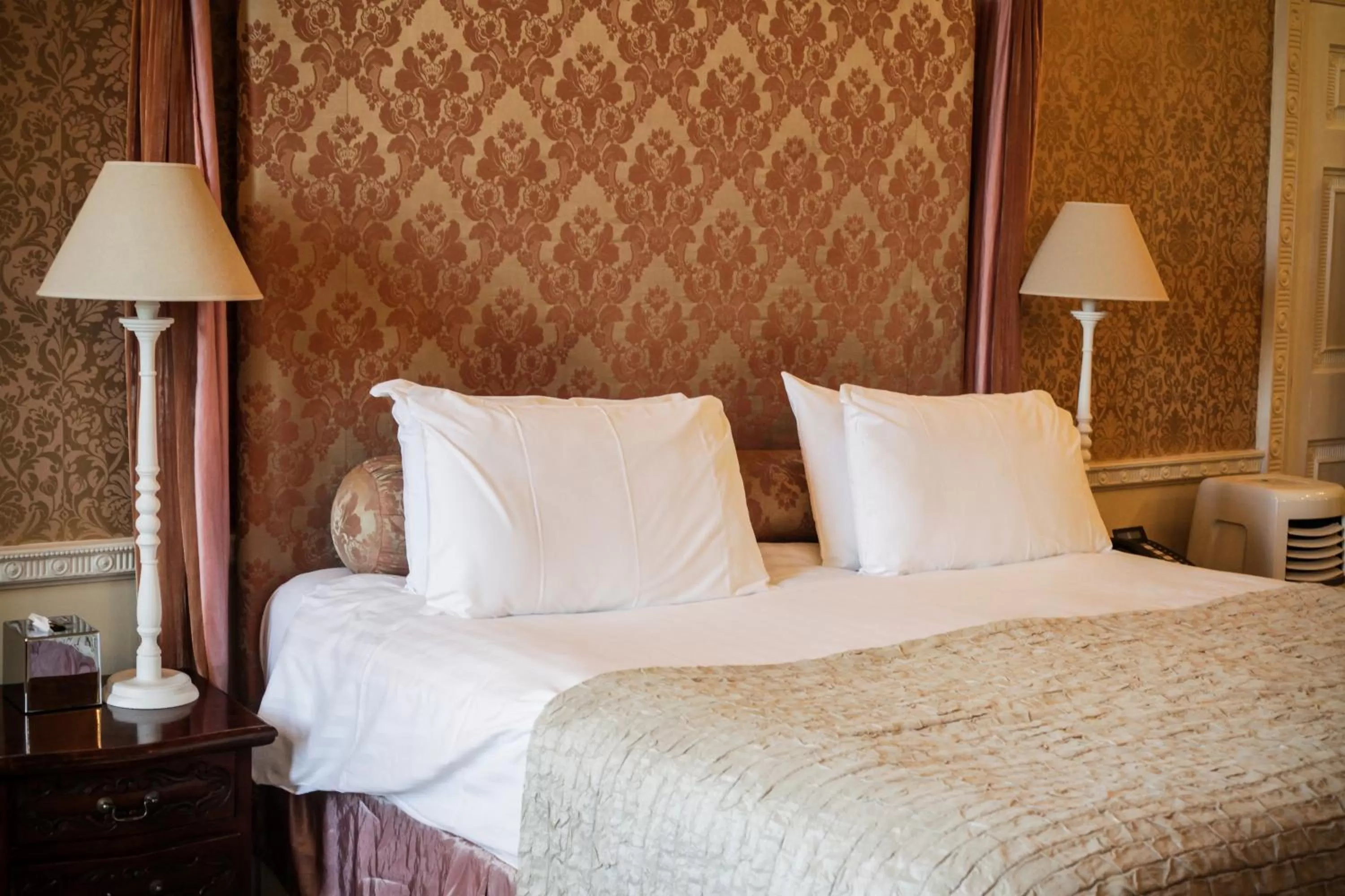 Bed in Colwick Hall Hotel