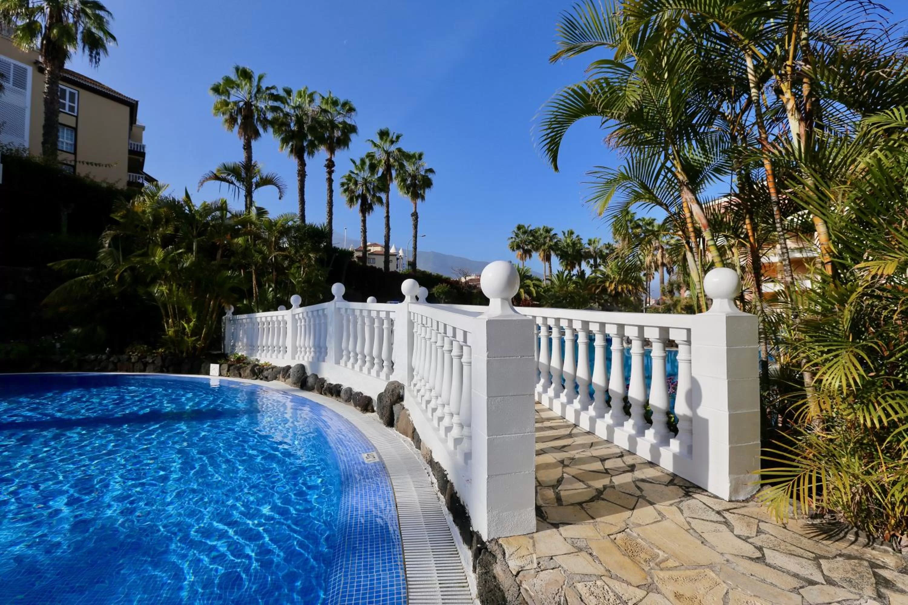 Swimming pool in Hotel Puerto Palace