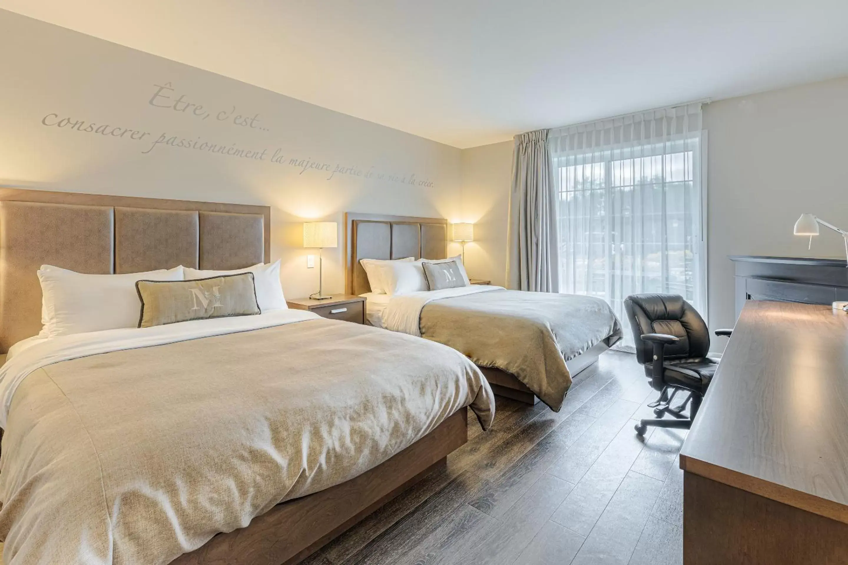 Quadruple Room with Garden View in Hotel Montfort Nicolet Quadruple Room with Garden View in Hotel Montfort Nicolet