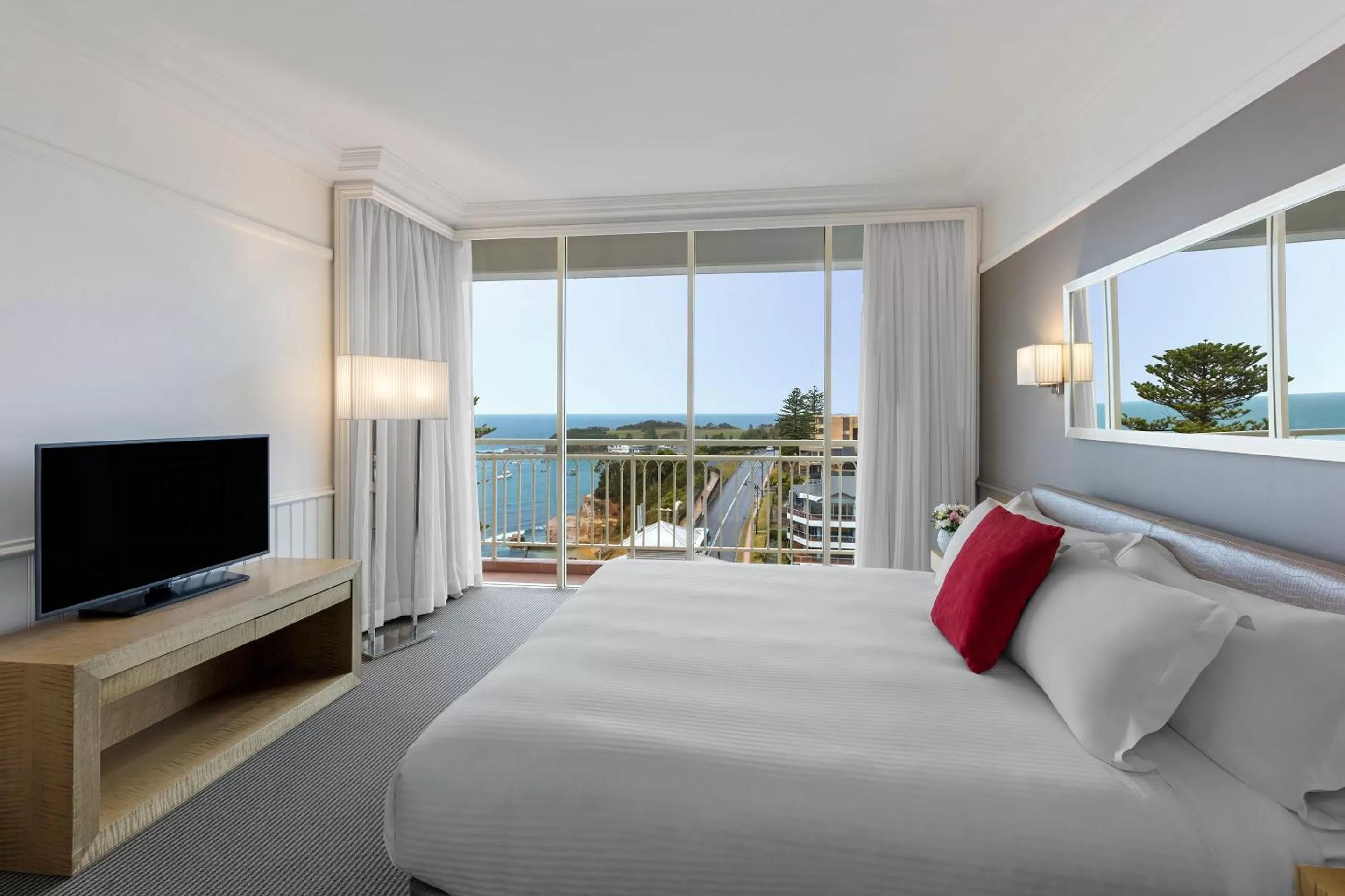 Photo of the whole room, Bed in Crowne Plaza Terrigal Pacific by IHG