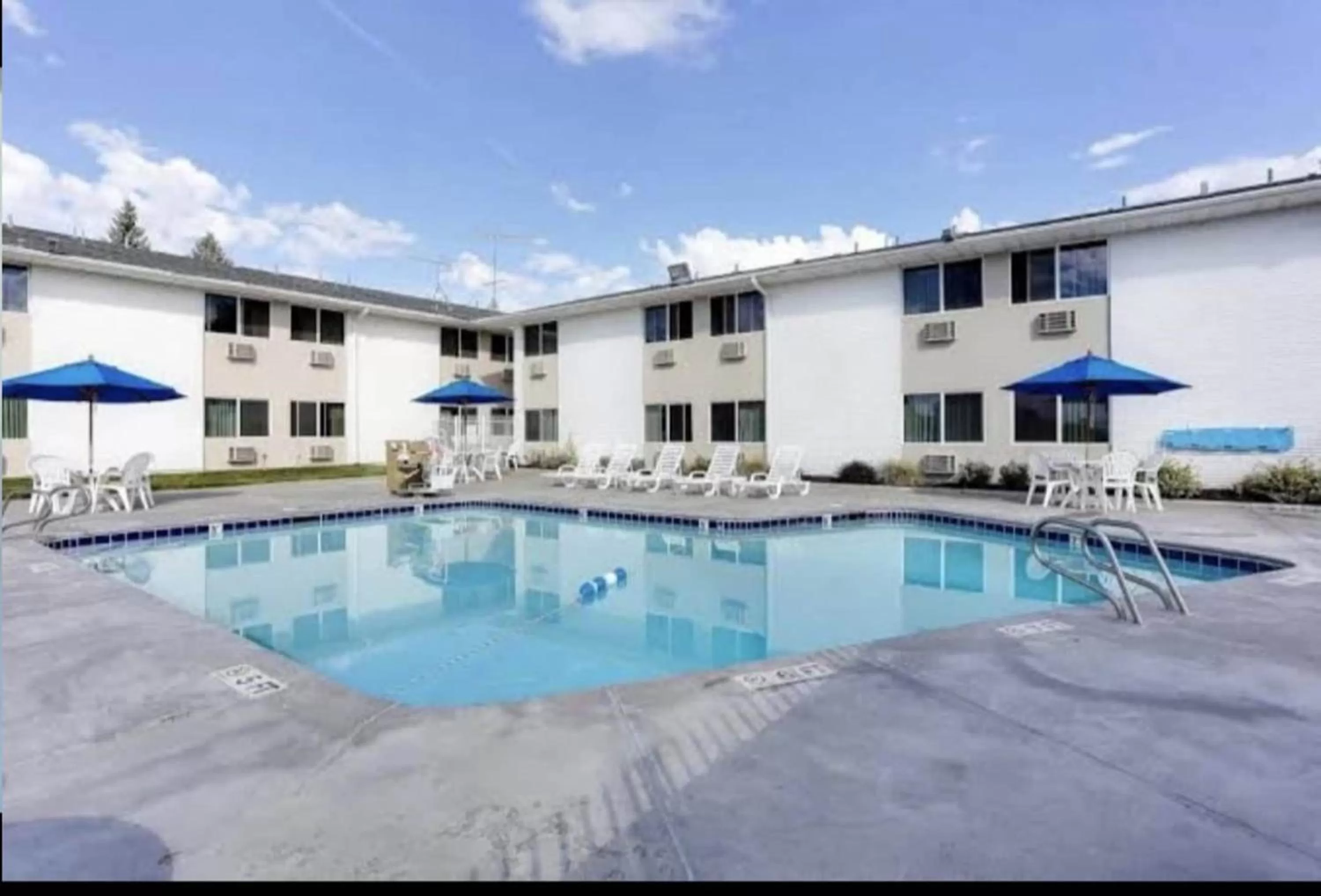 Pool view, Swimming Pool in Hilltop Hotel