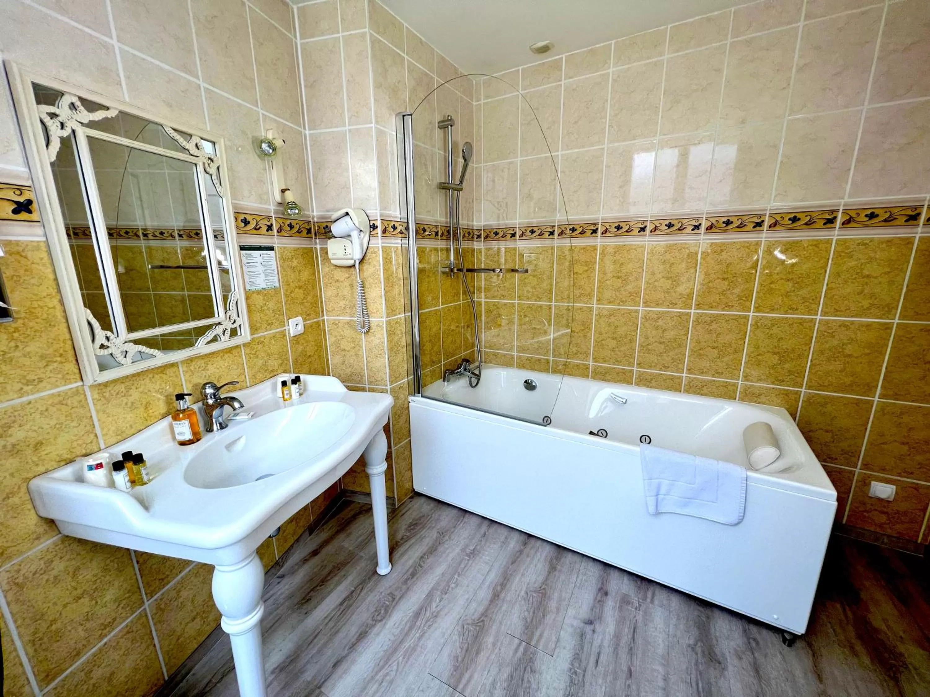 Bathroom in Hotel De La Poste