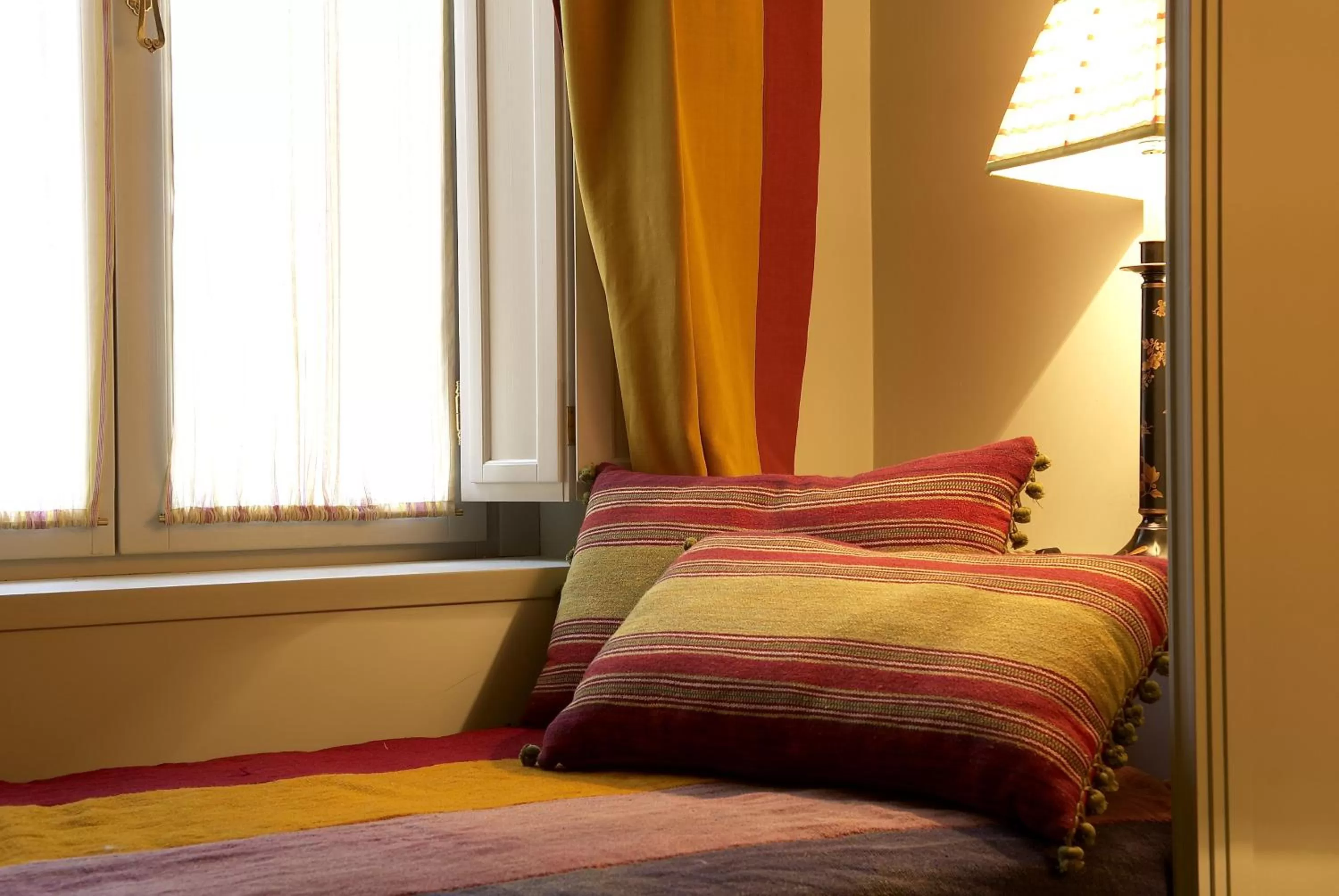 Decorative detail, Bed in Antica Torre Tornabuoni