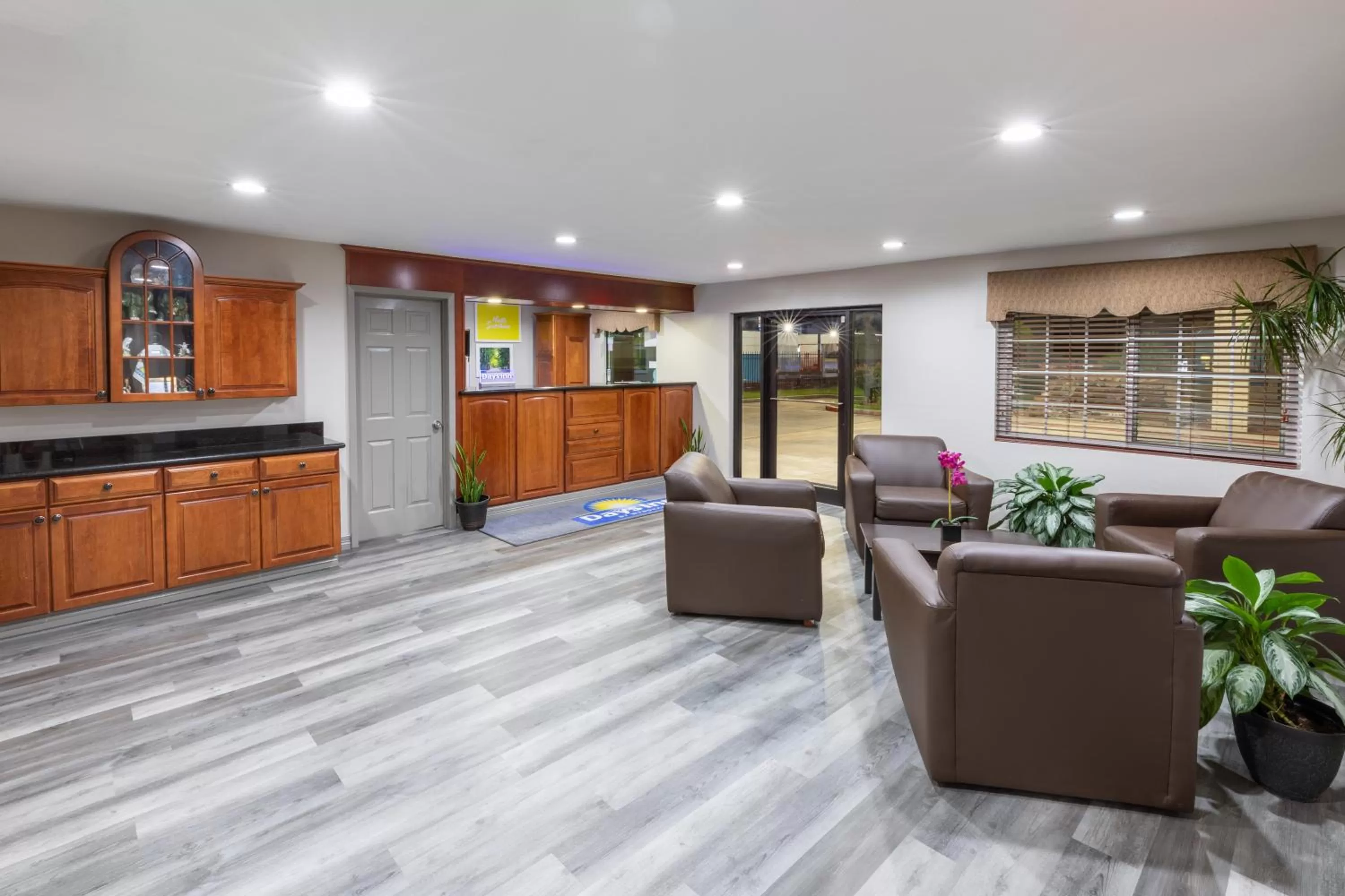Lobby or reception in Days Inn by Wyndham Baytown TX