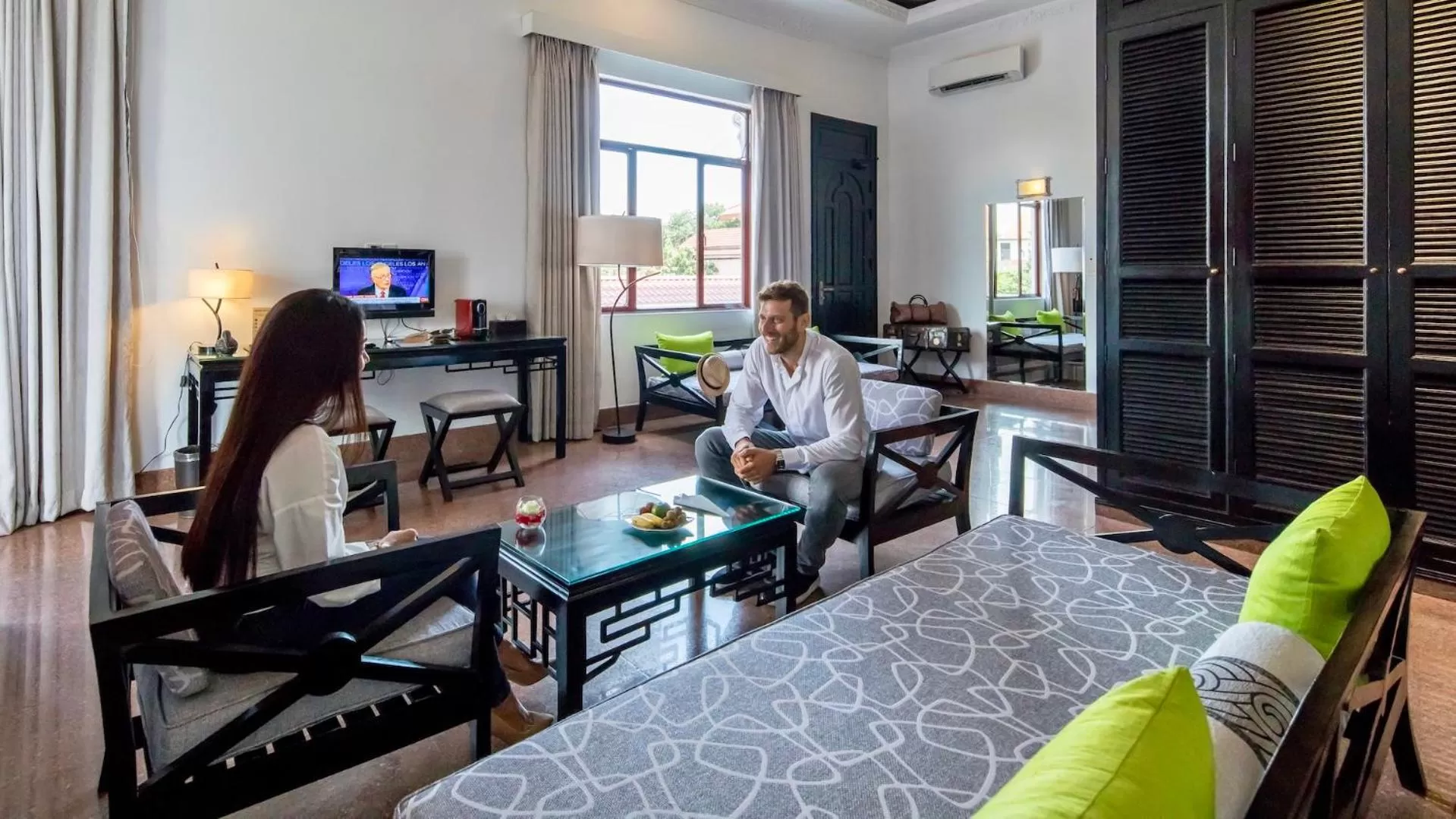 People in White Mansion 白色公馆