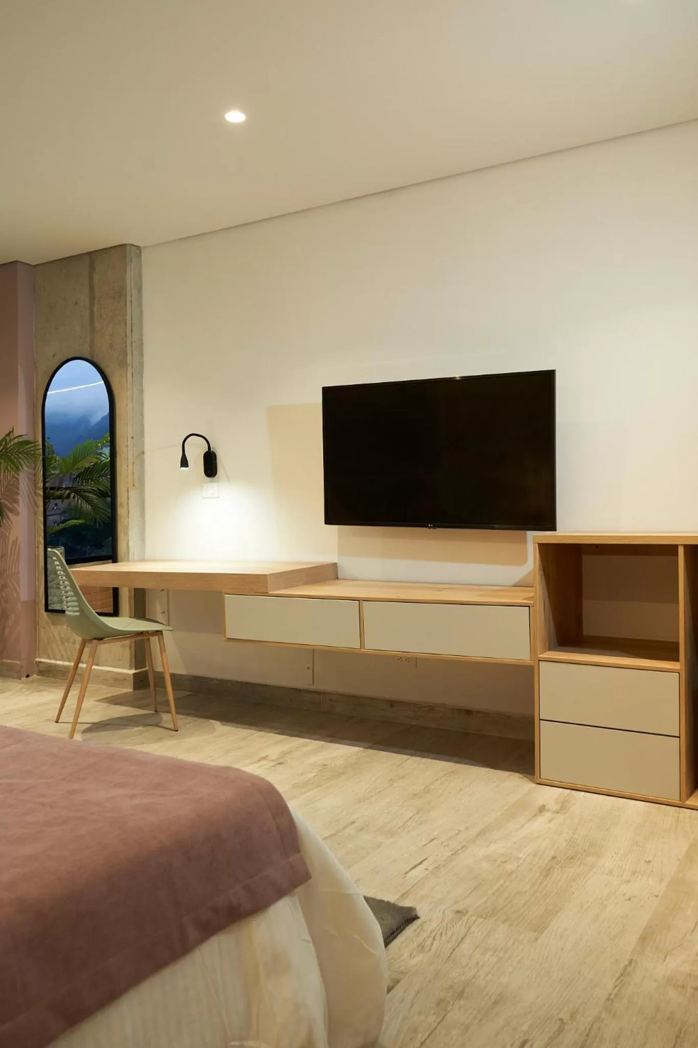 TV and multimedia, Bed in Eutopiq Hotel