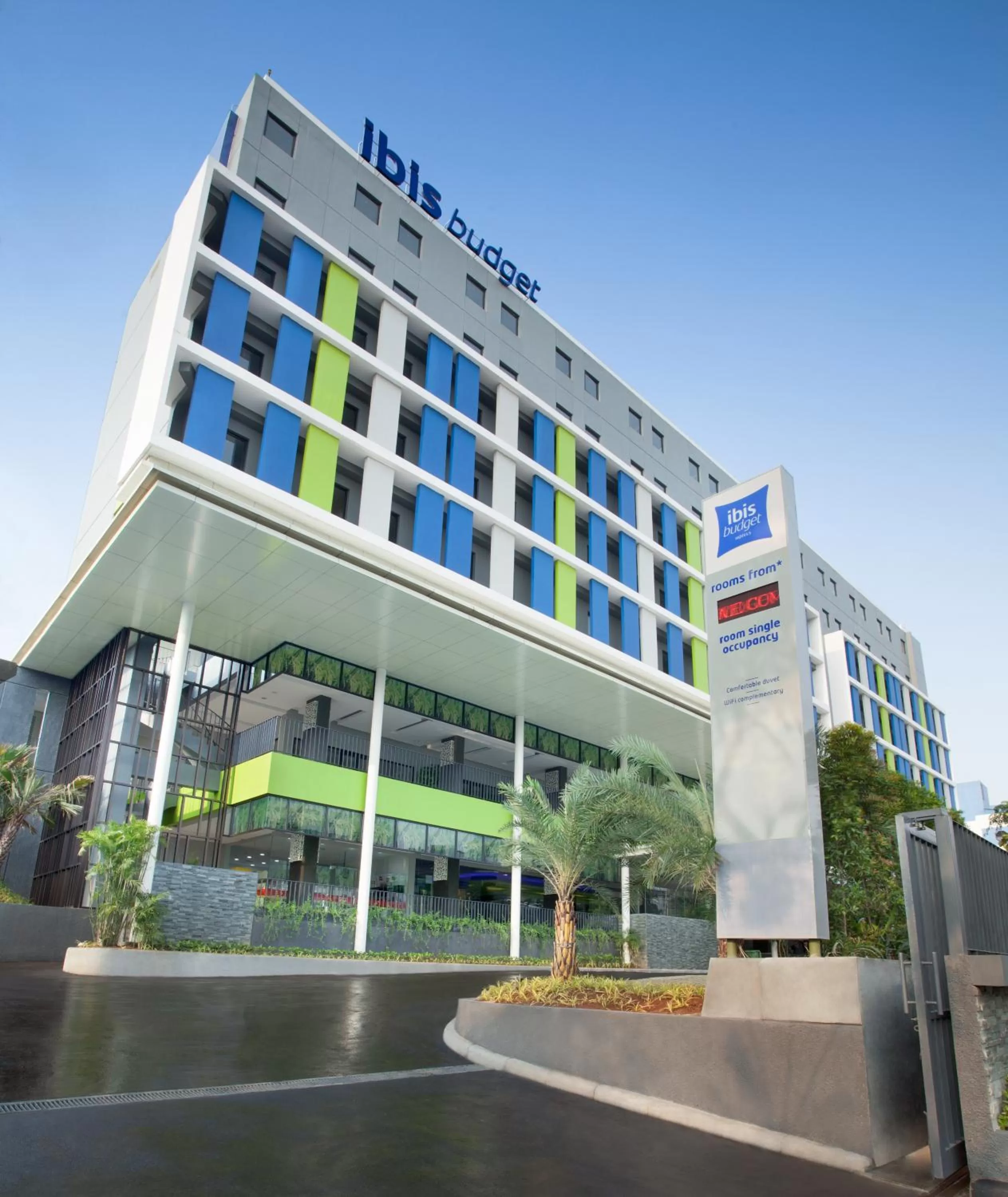 Facade/entrance in Ibis Budget Jakarta Daan Mogot