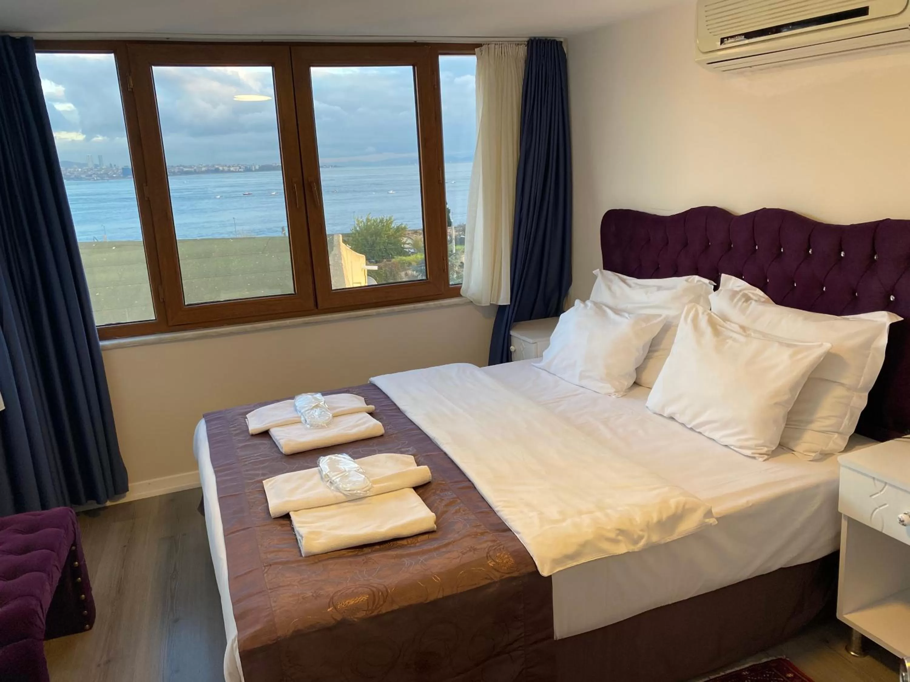 Shower, Bed in Spinel Hotel - Old City