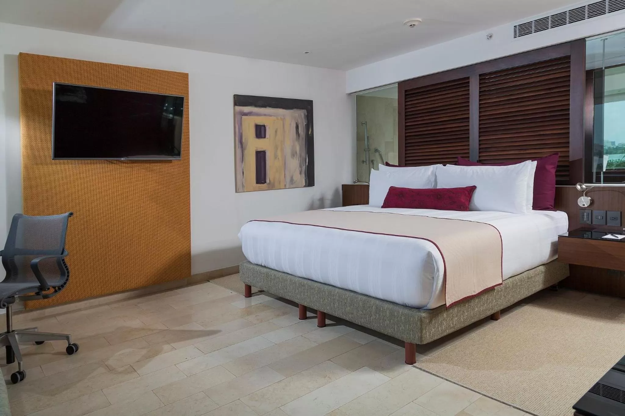 Photo of the whole room, Bed in Presidente InterContinental Cancun Resort