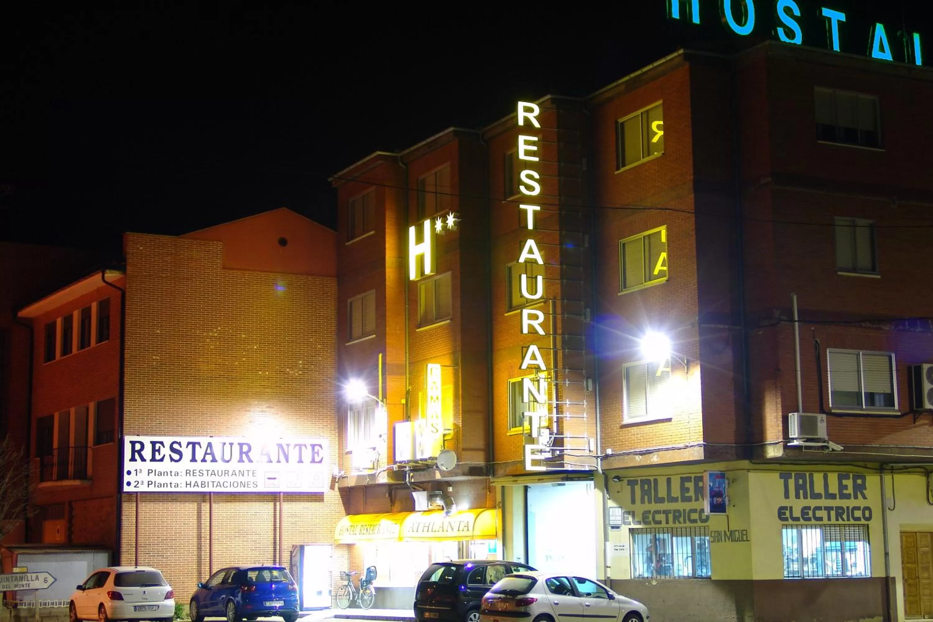 Facade/entrance in Hostal Athlanta