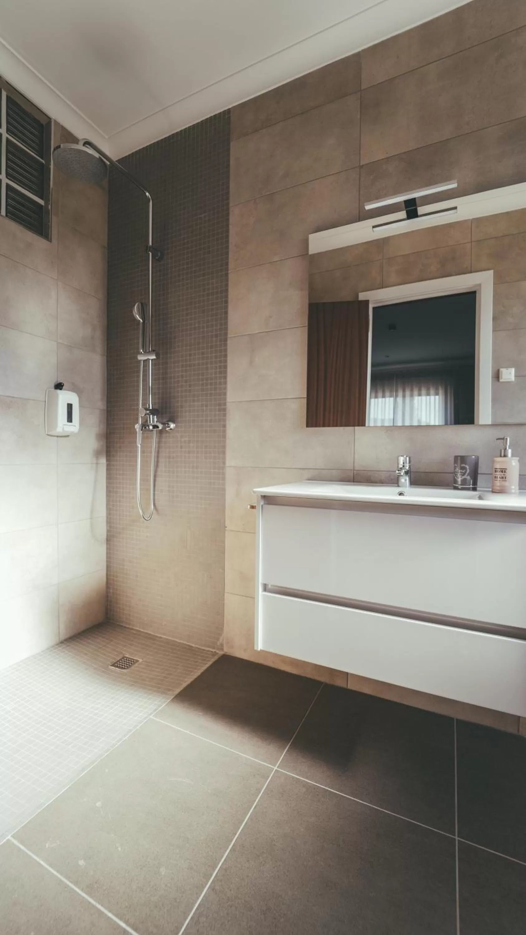 Shower in Vila Milreu Guest House