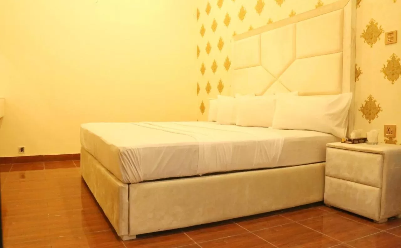 Bed in HOTEL DE SMART Multan