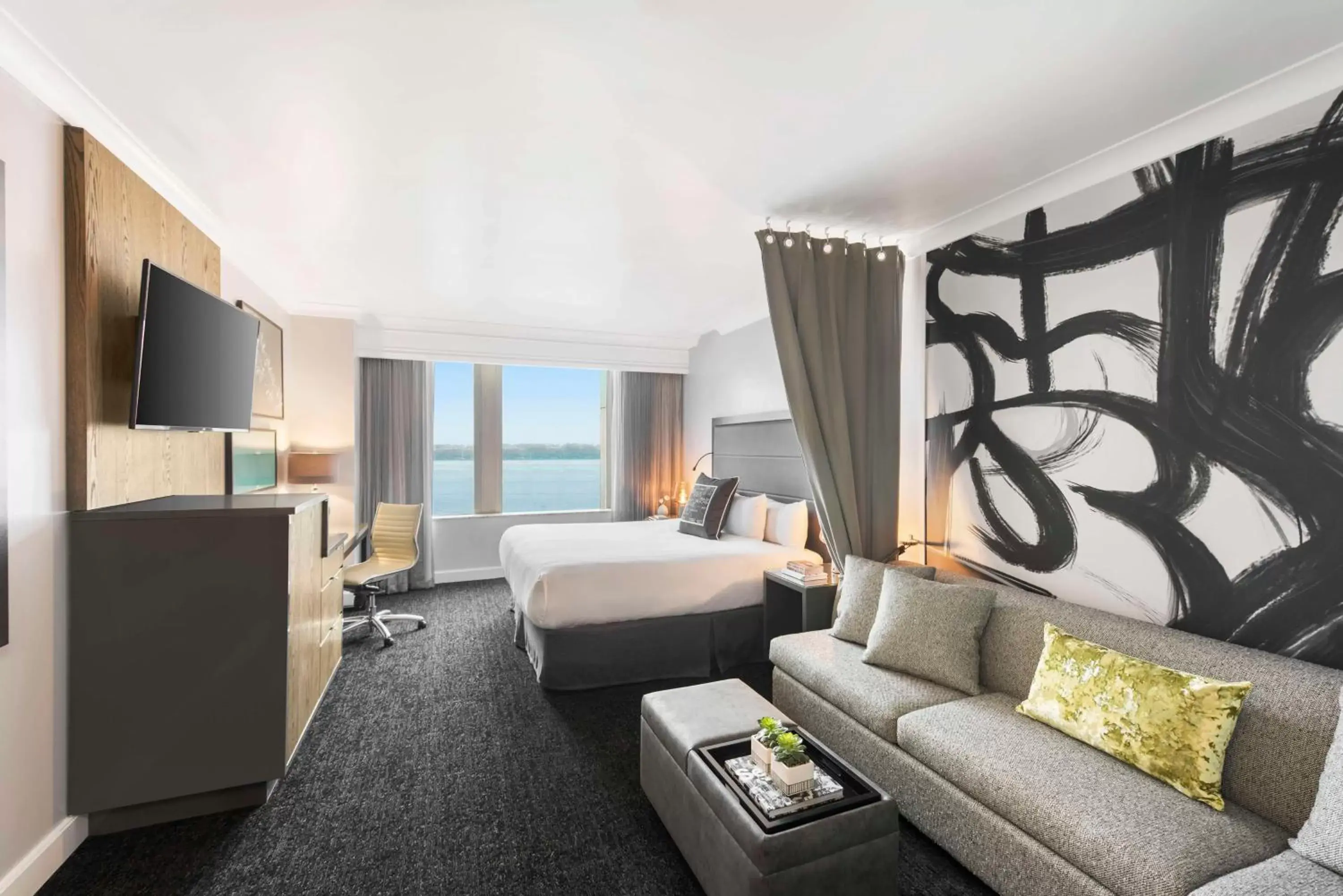 King Room - Water View in Hilton Motif Seattle King Room - Water View in Hilton Motif Seattle