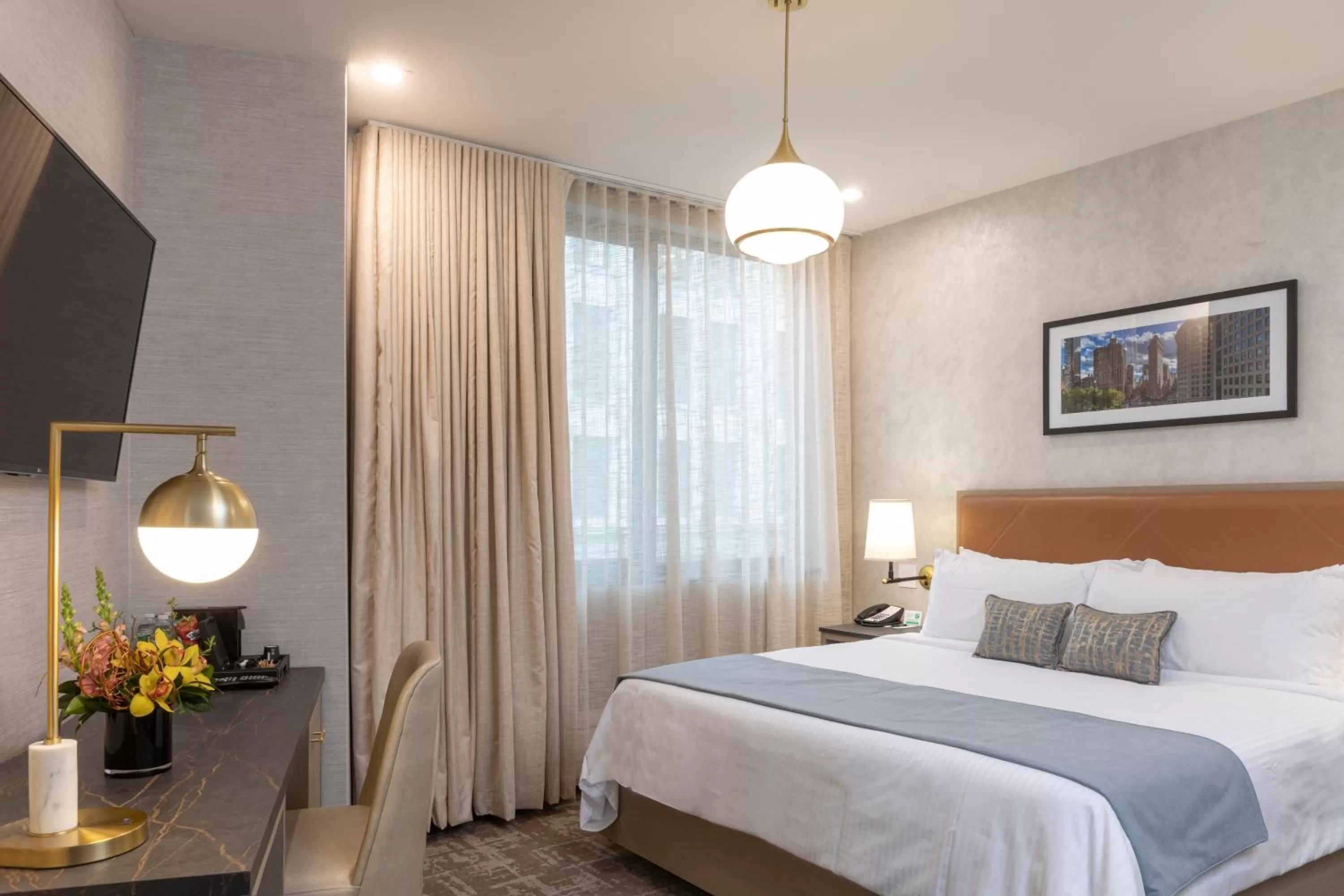 Deluxe King (Renovated room) in Broadway Plaza Hotel