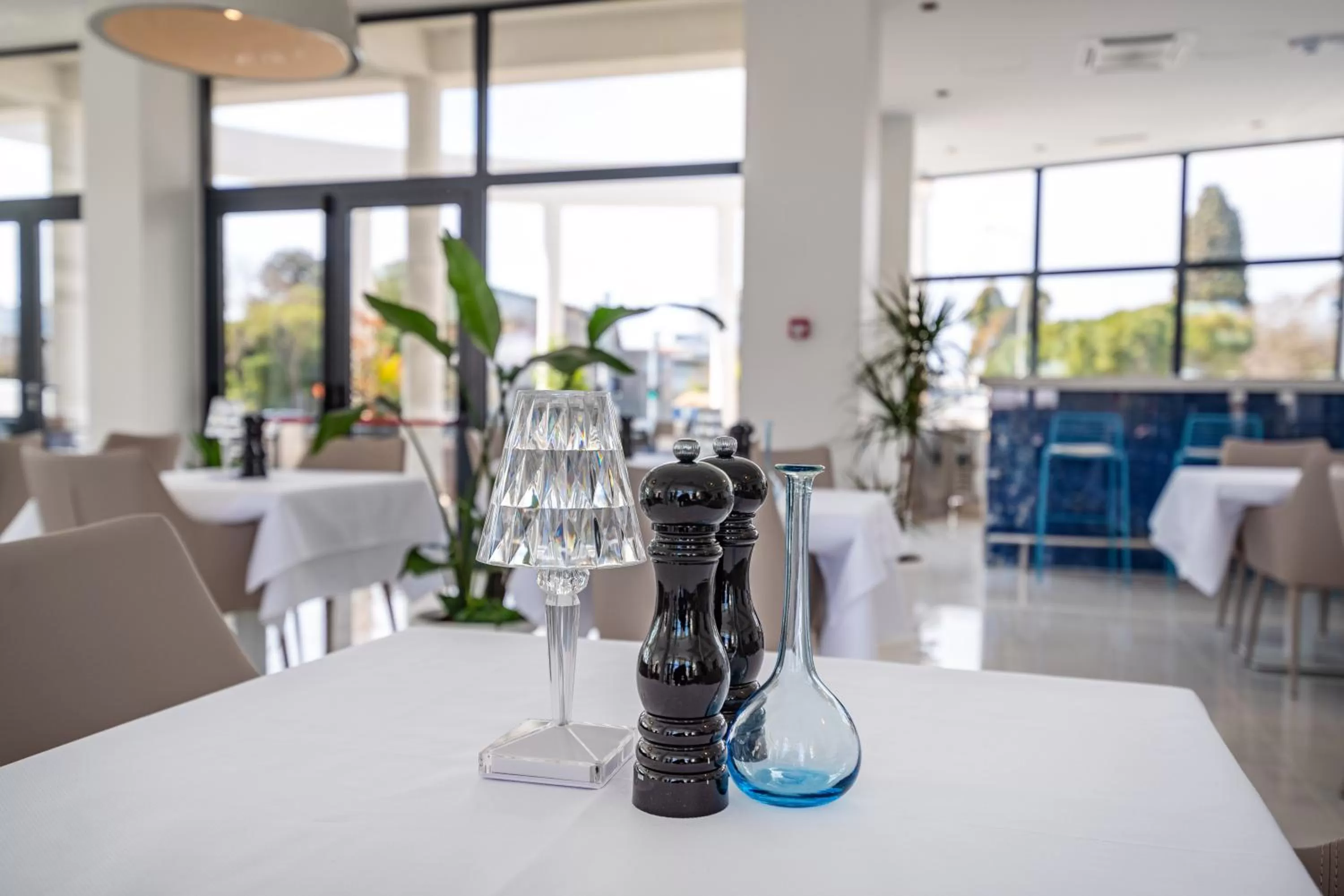 Restaurant/places to eat in Miramare Hotel