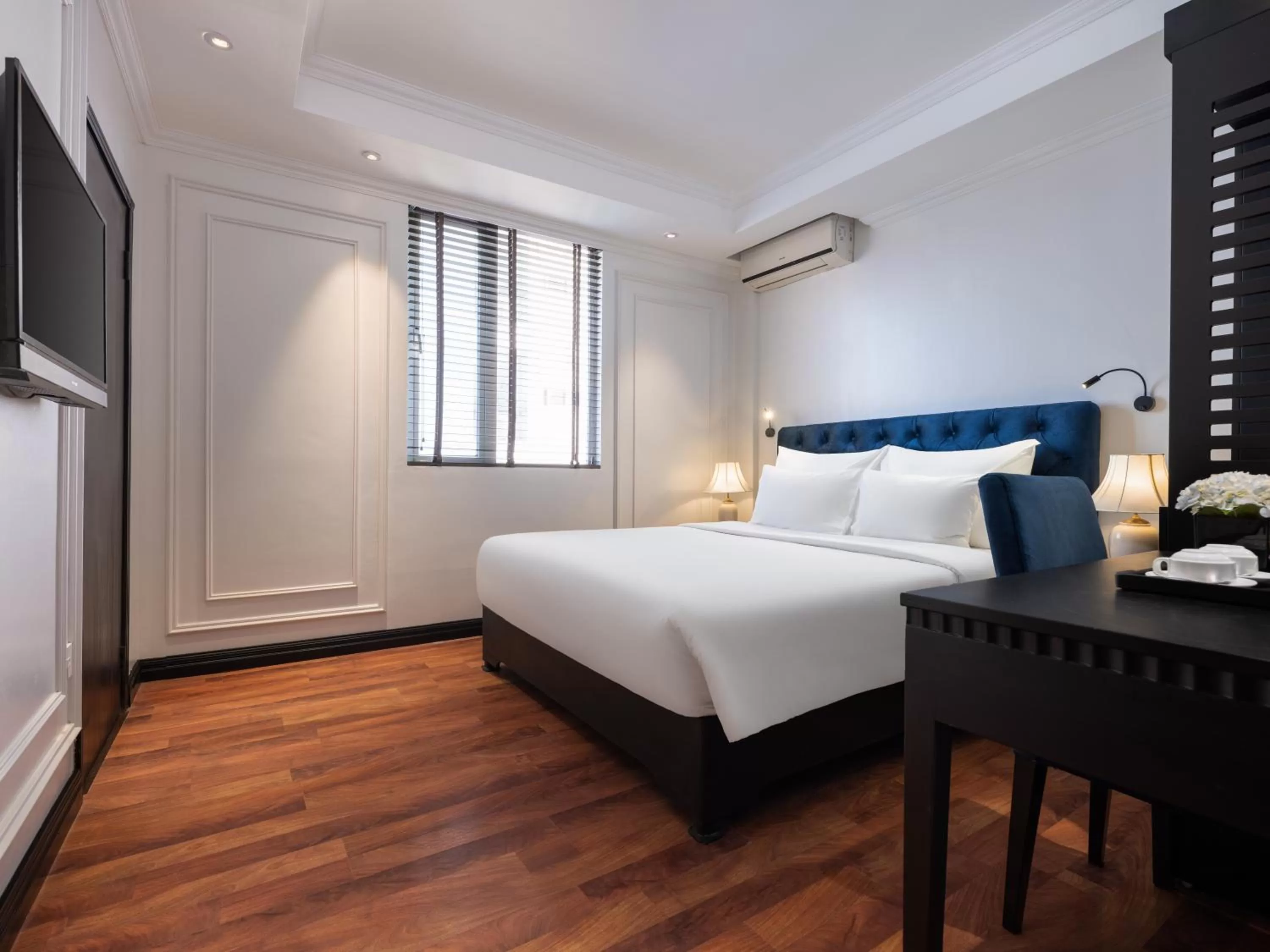 Communal lounge/ TV room, Bed in The Flower Boutique Hotel & Travel