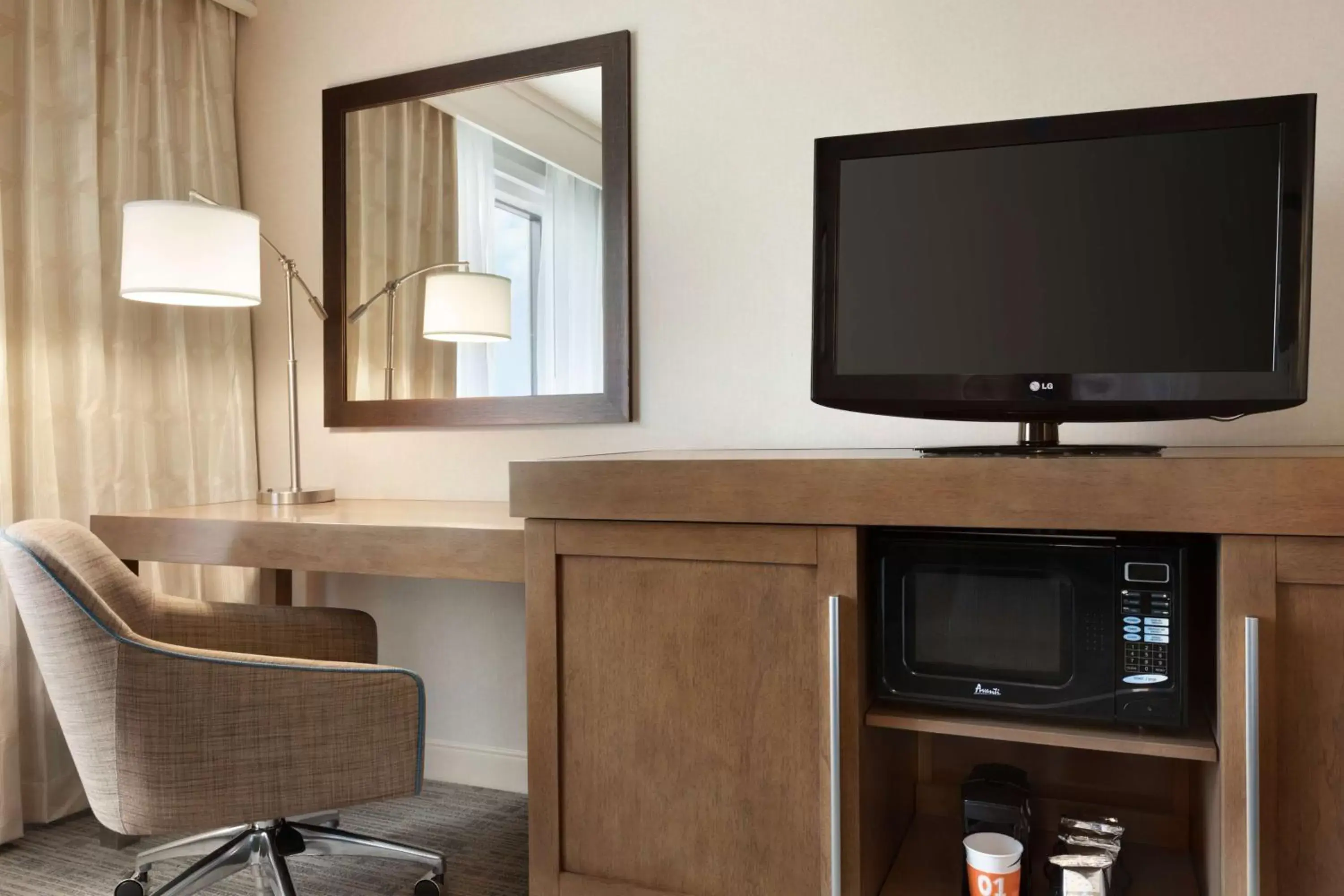 King accessible Room with Bathtub- Non-Smoking in Hampton Inn Long Island-Brookhaven King accessible Room with Bathtub- Non-Smoking in Hampton Inn Long Island-Brookhaven