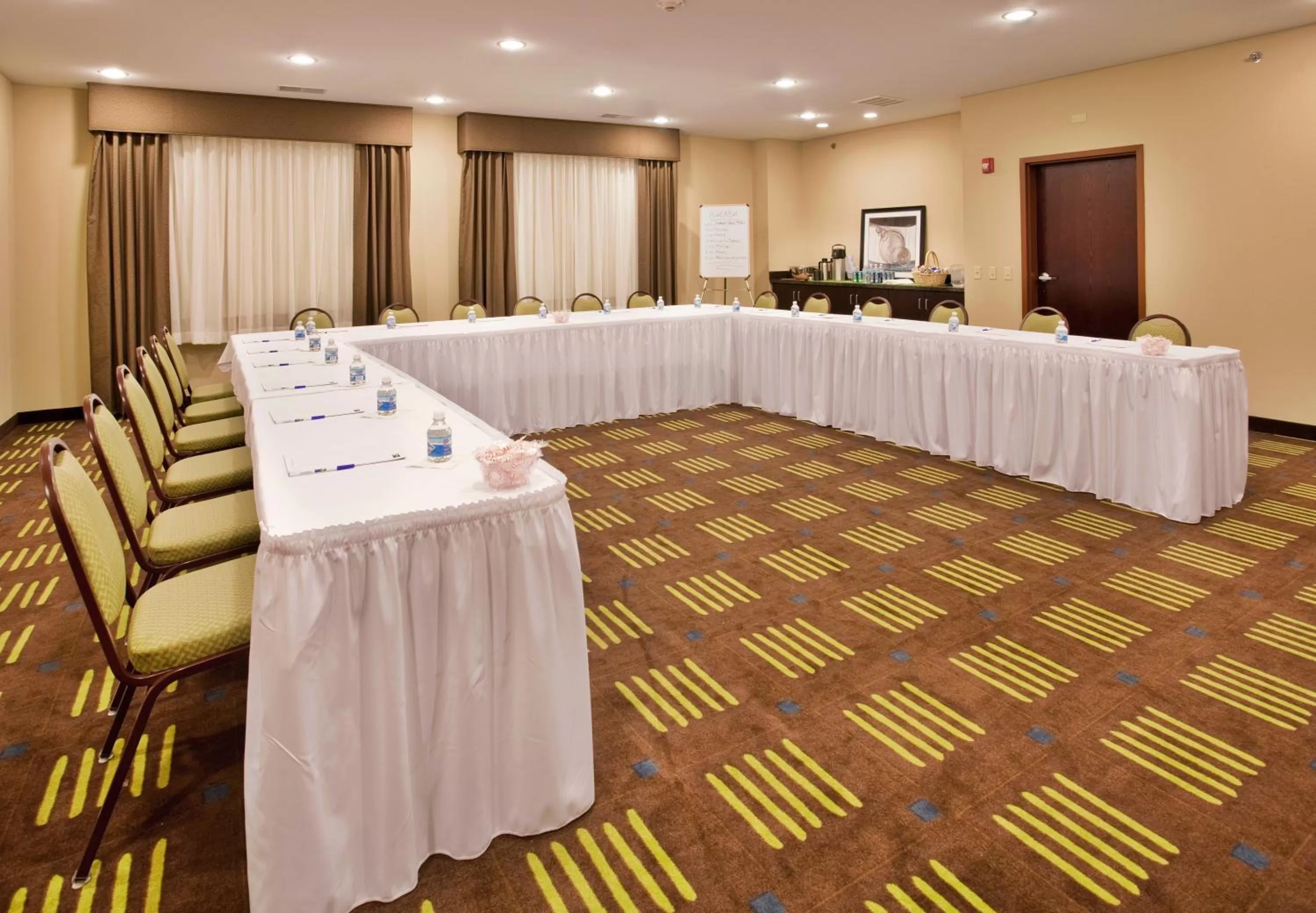 Meeting/conference room in Holiday Inn Express Hotel & Suites St. Charles by IHG