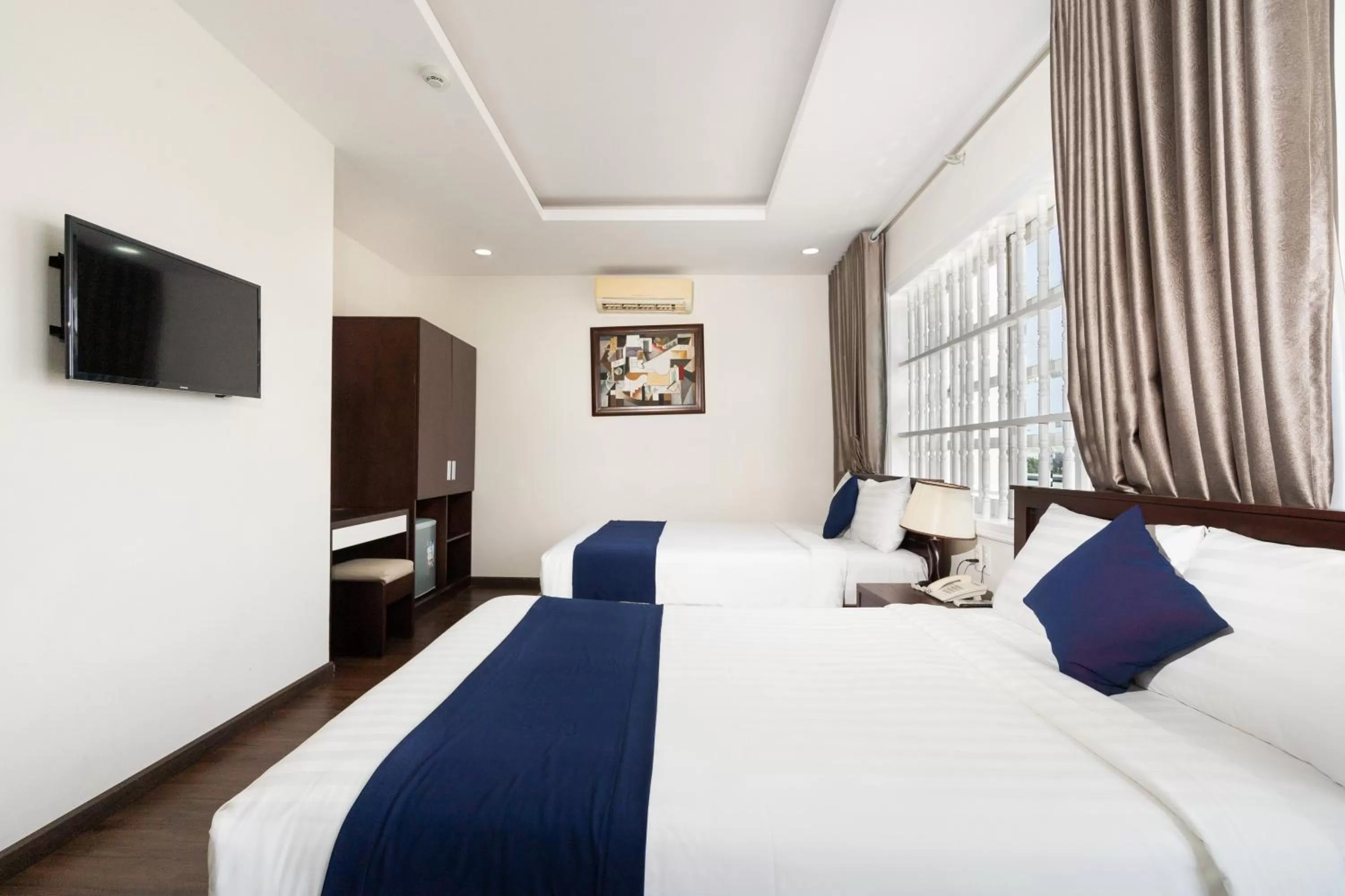 Bed in Central Hotel by Joi Hospitality