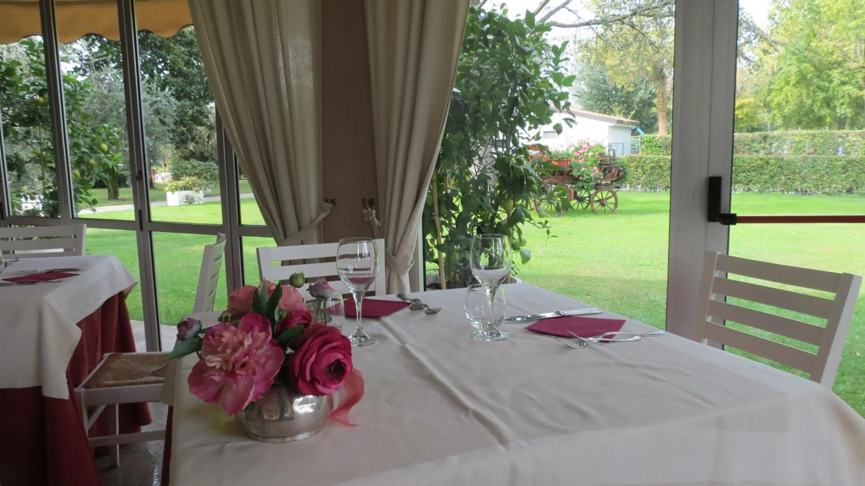 Restaurant/places to eat in La Quiete Park Hotel