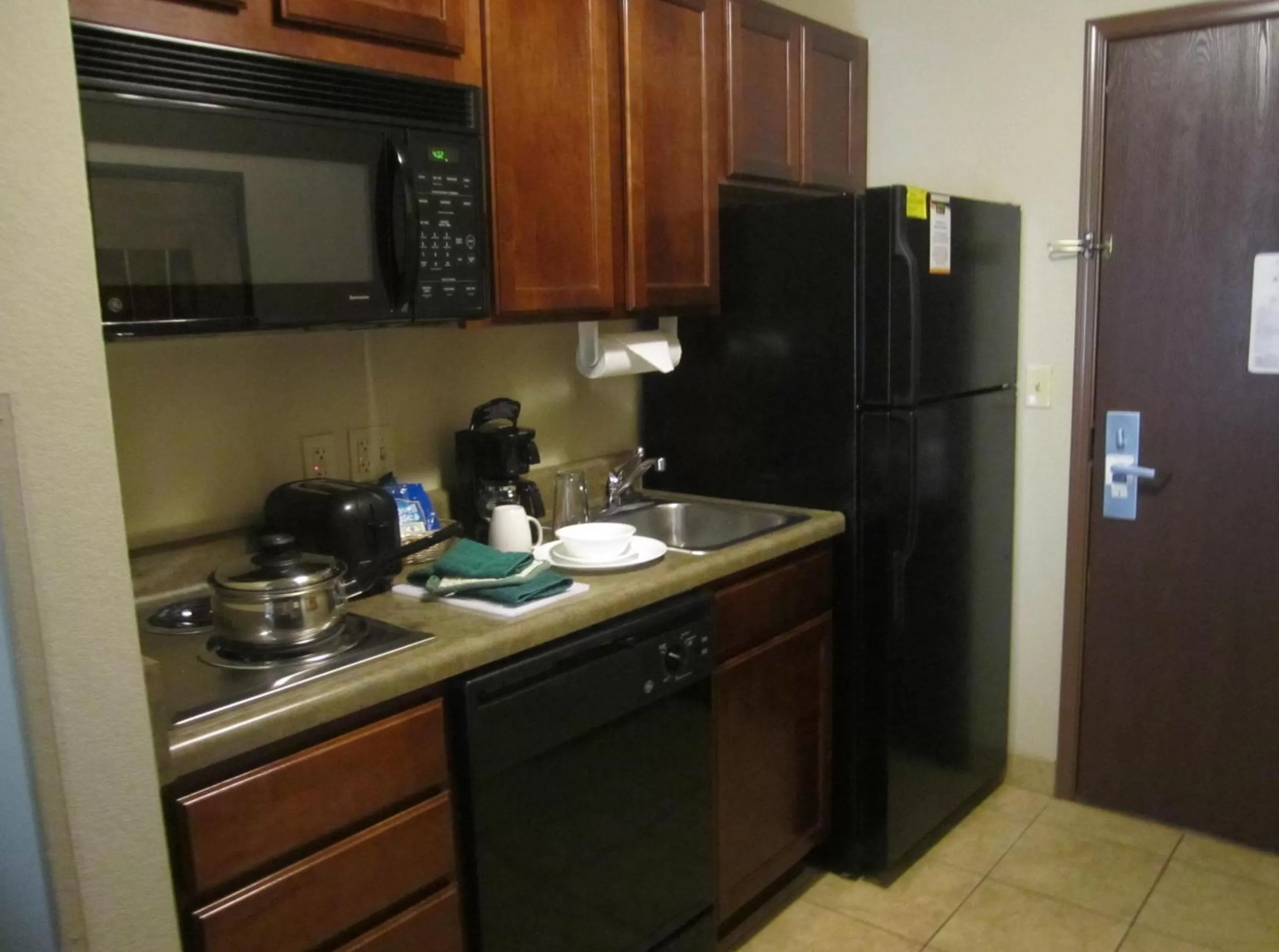 kitchen in MainStay Suites St Robert - Fort Leonard Wood