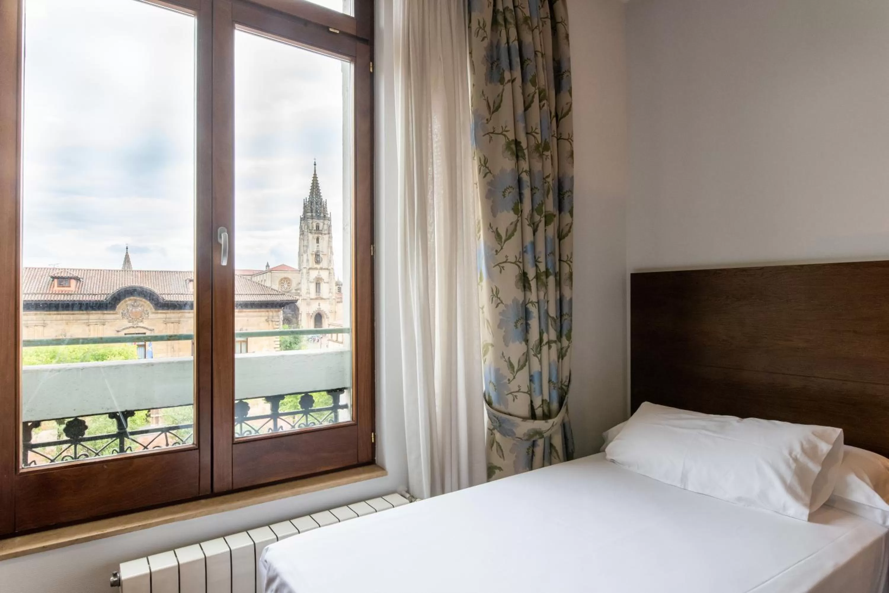 View (from property/room), Bed in Soho Boutique Oviedo