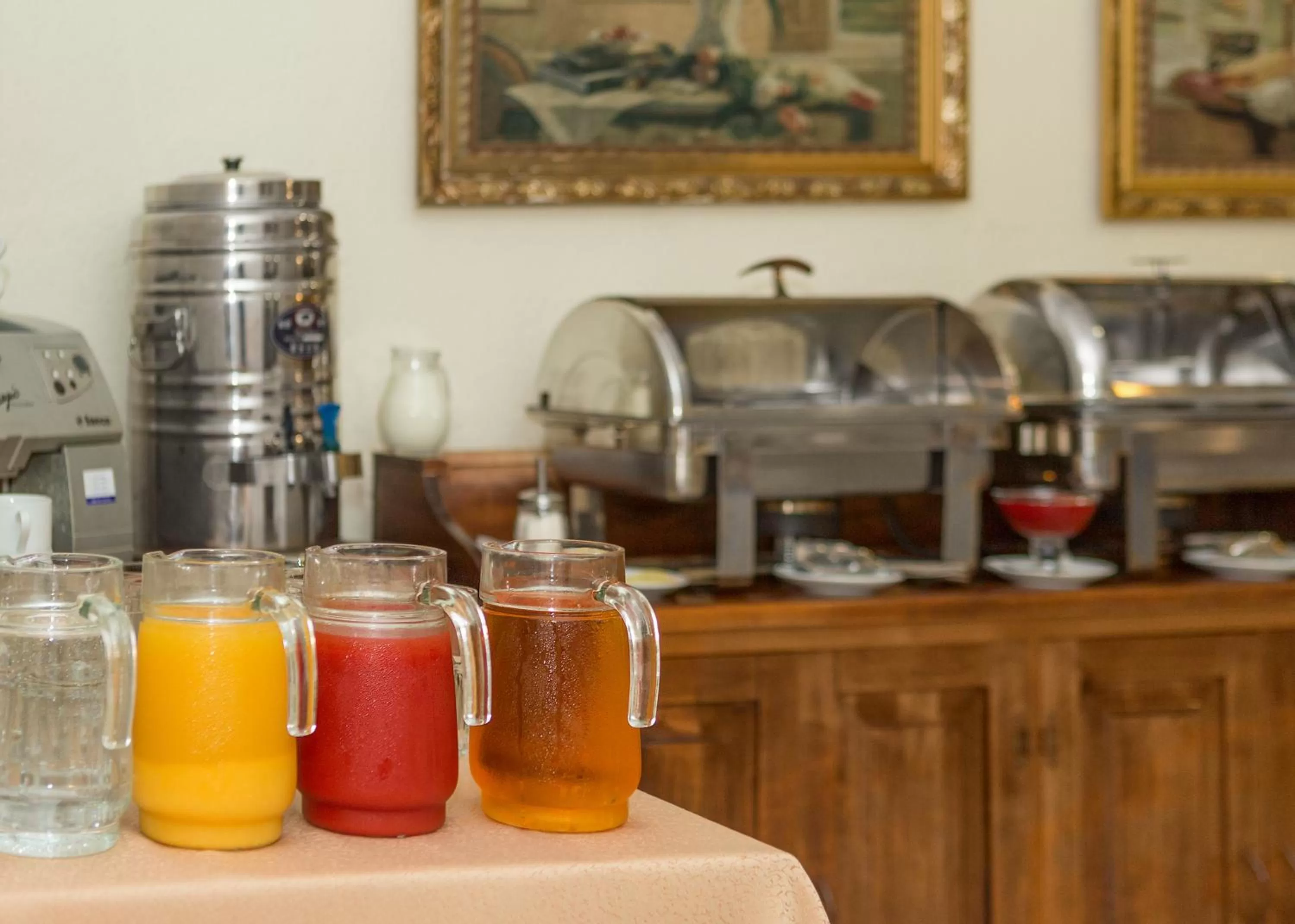 Restaurant/places to eat in Lermontovskiy Hotel