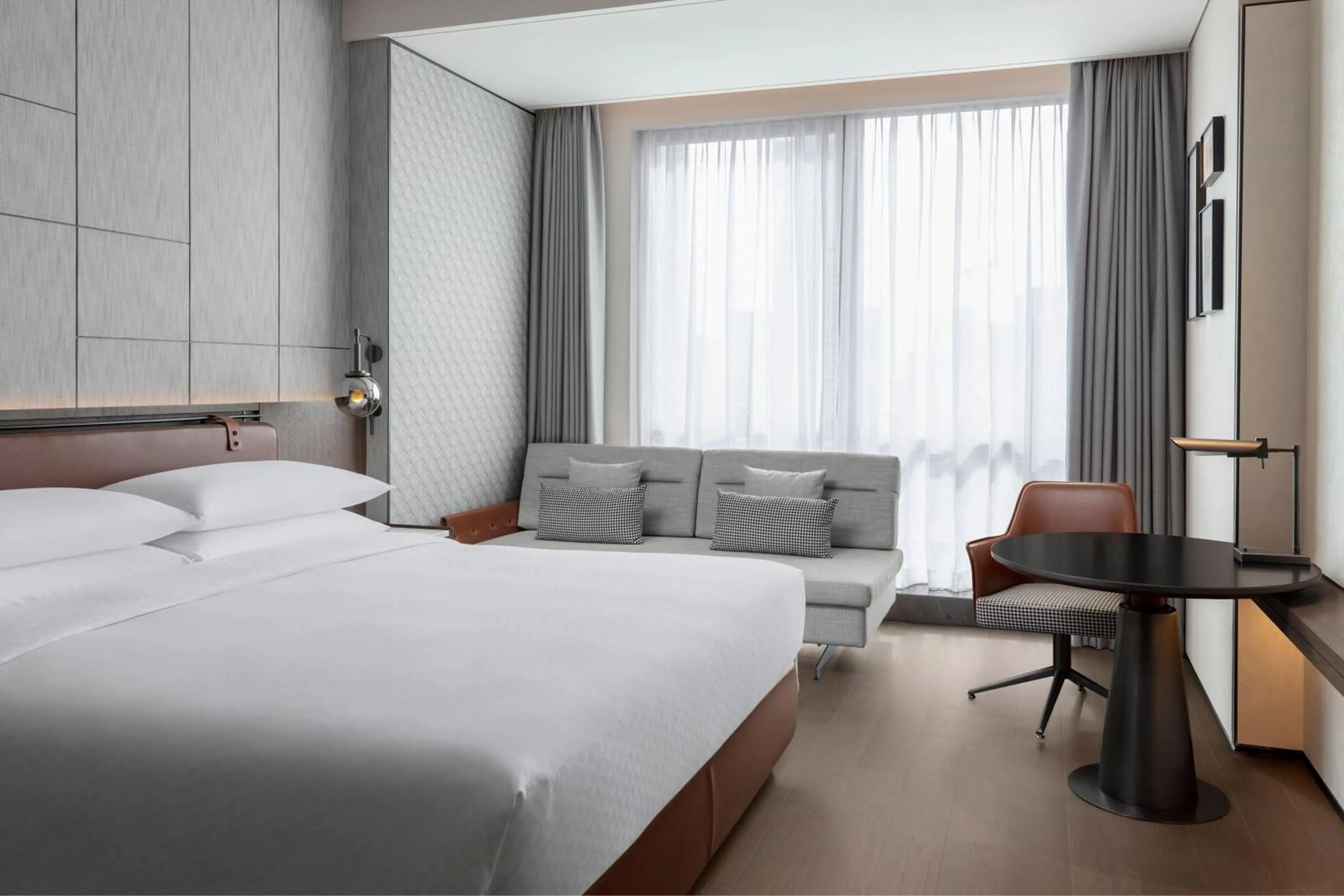 Photo of the whole room, Bed in Four Points by Sheraton Chengdu Tianfu New Area