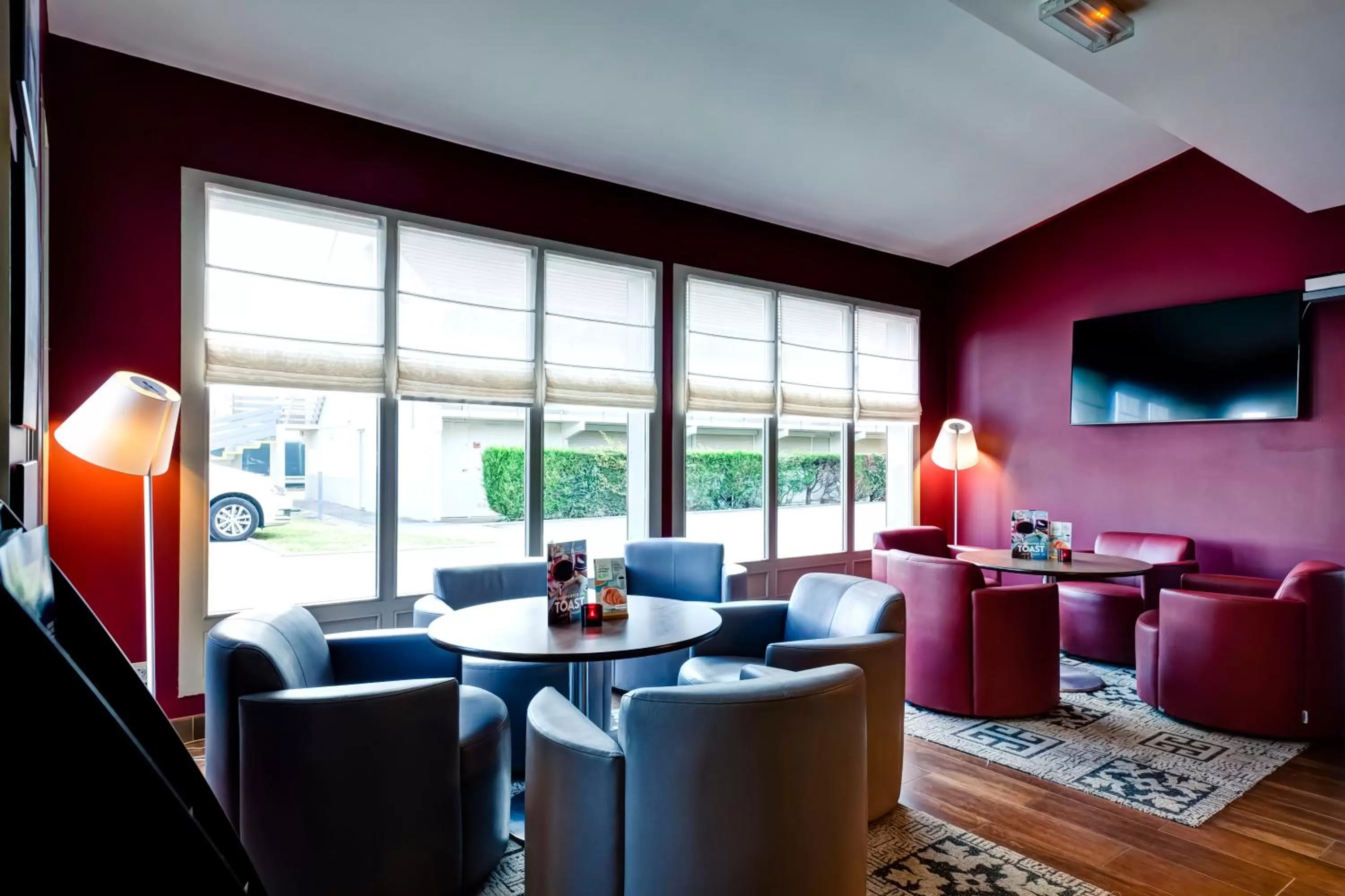 Communal lounge/ TV room in Campanile Evry Ouest - Corbeil Essonnes