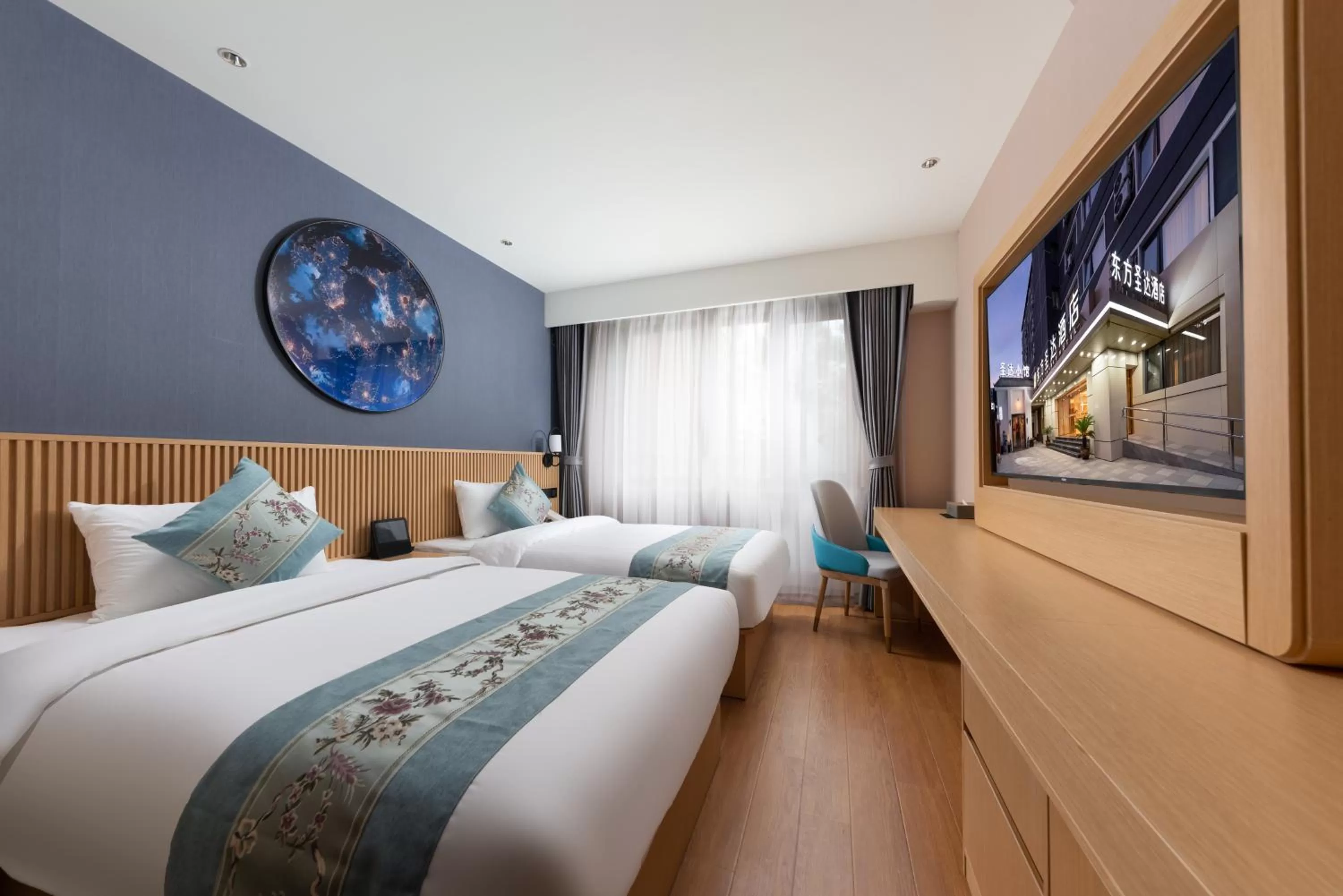 Bed in East Sacred Hotel--Beijing Tiananmen Square ,the Forbidden City,Wangfujing Street,Located in the city center