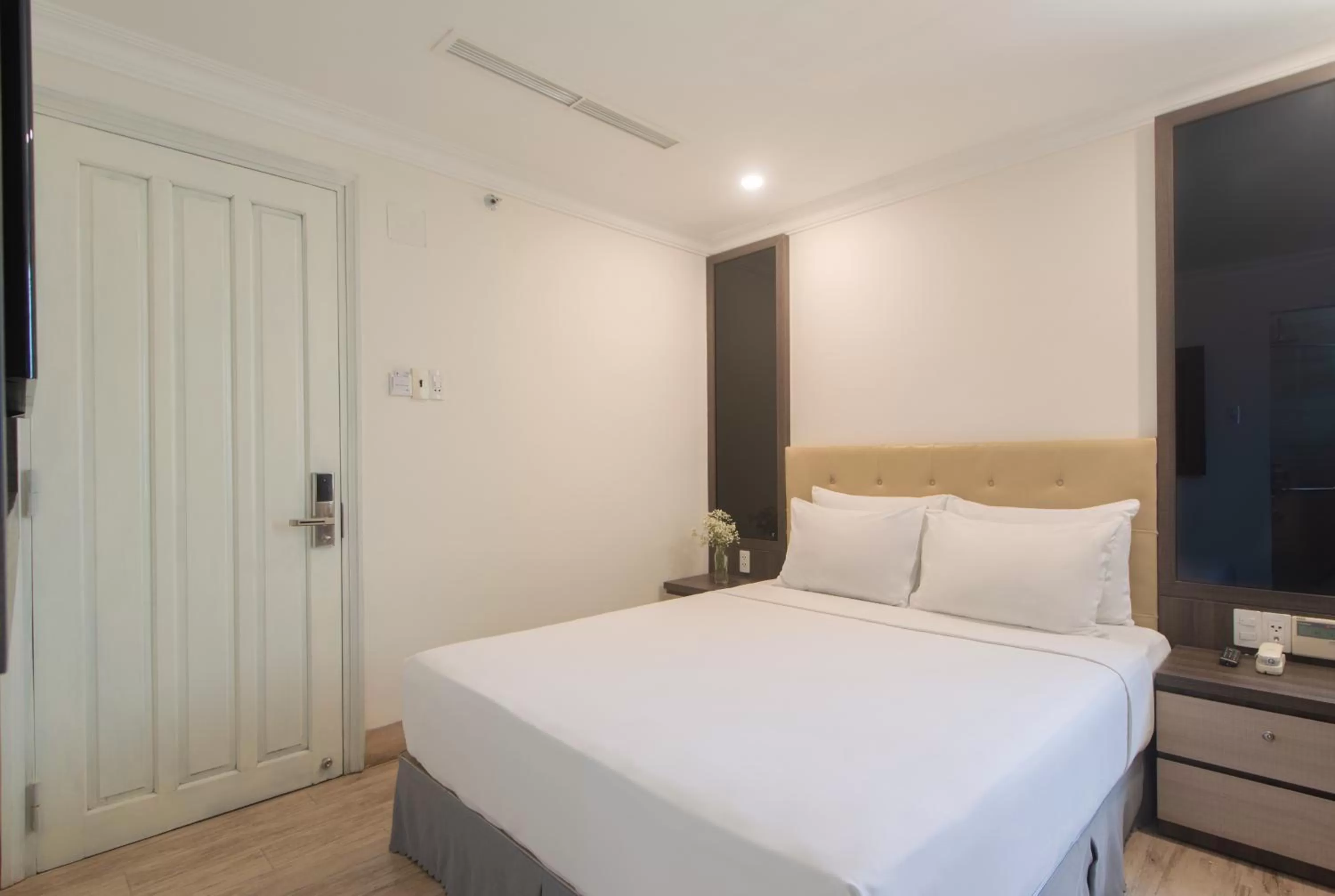 Bedroom, Bed in Seven Seas Hotel Nha Trang