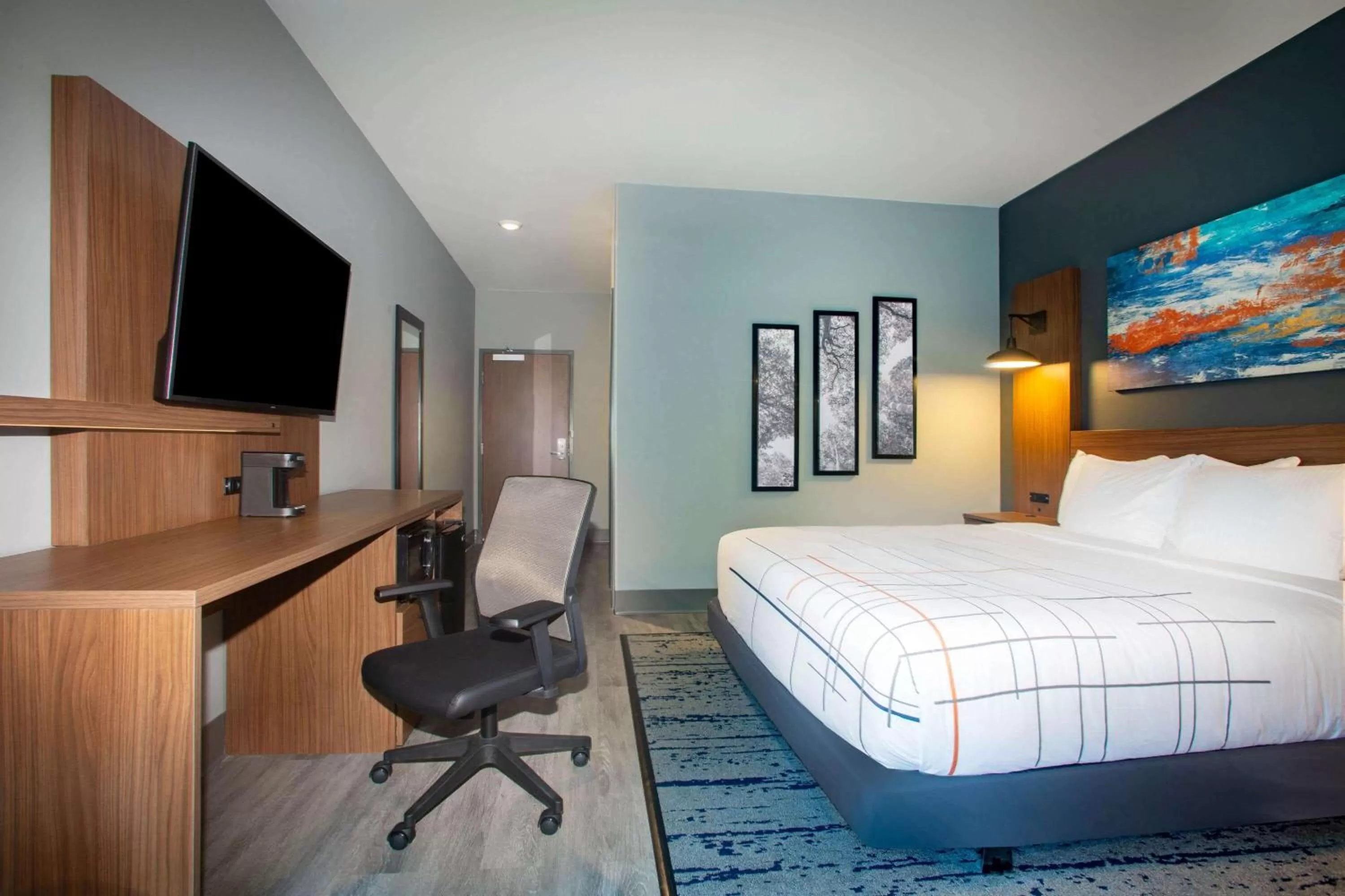 Photo of the whole room, Bed in La Quinta Inn & Suites by Wyndham Oxford