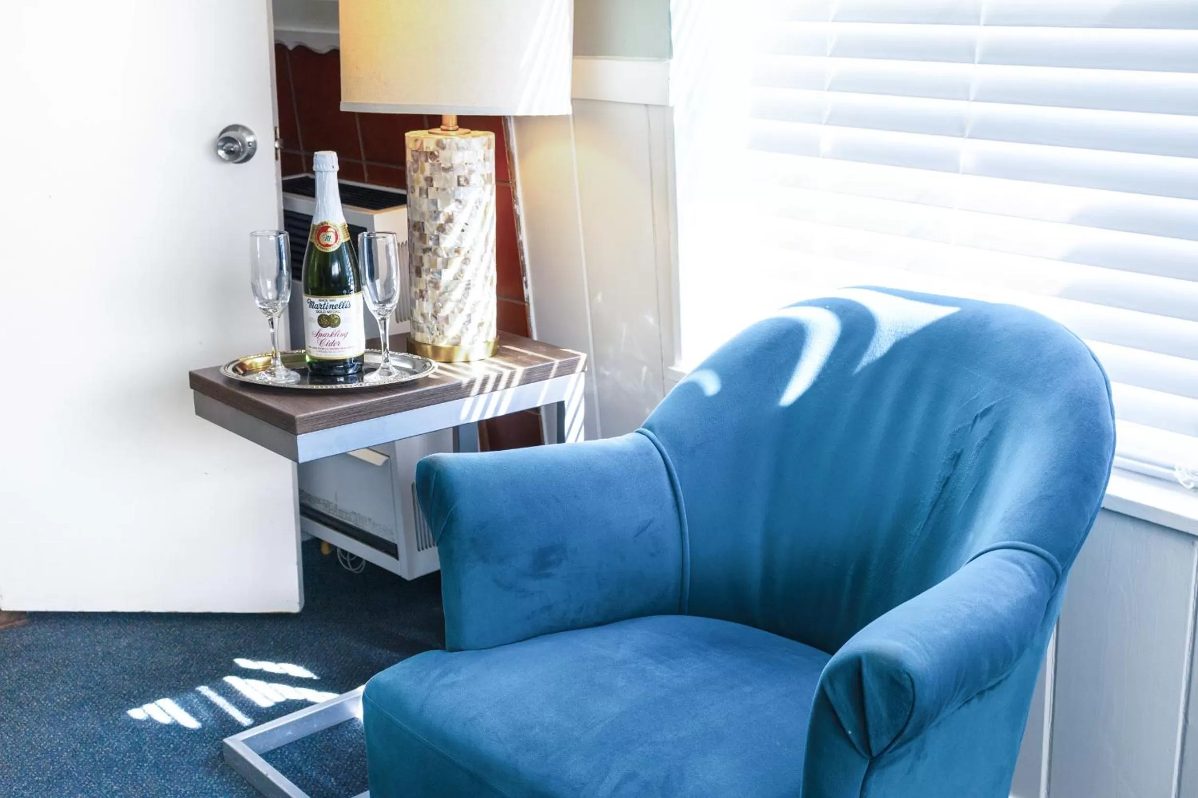 Living room in Ocean Echo Inn & Beach Cottages