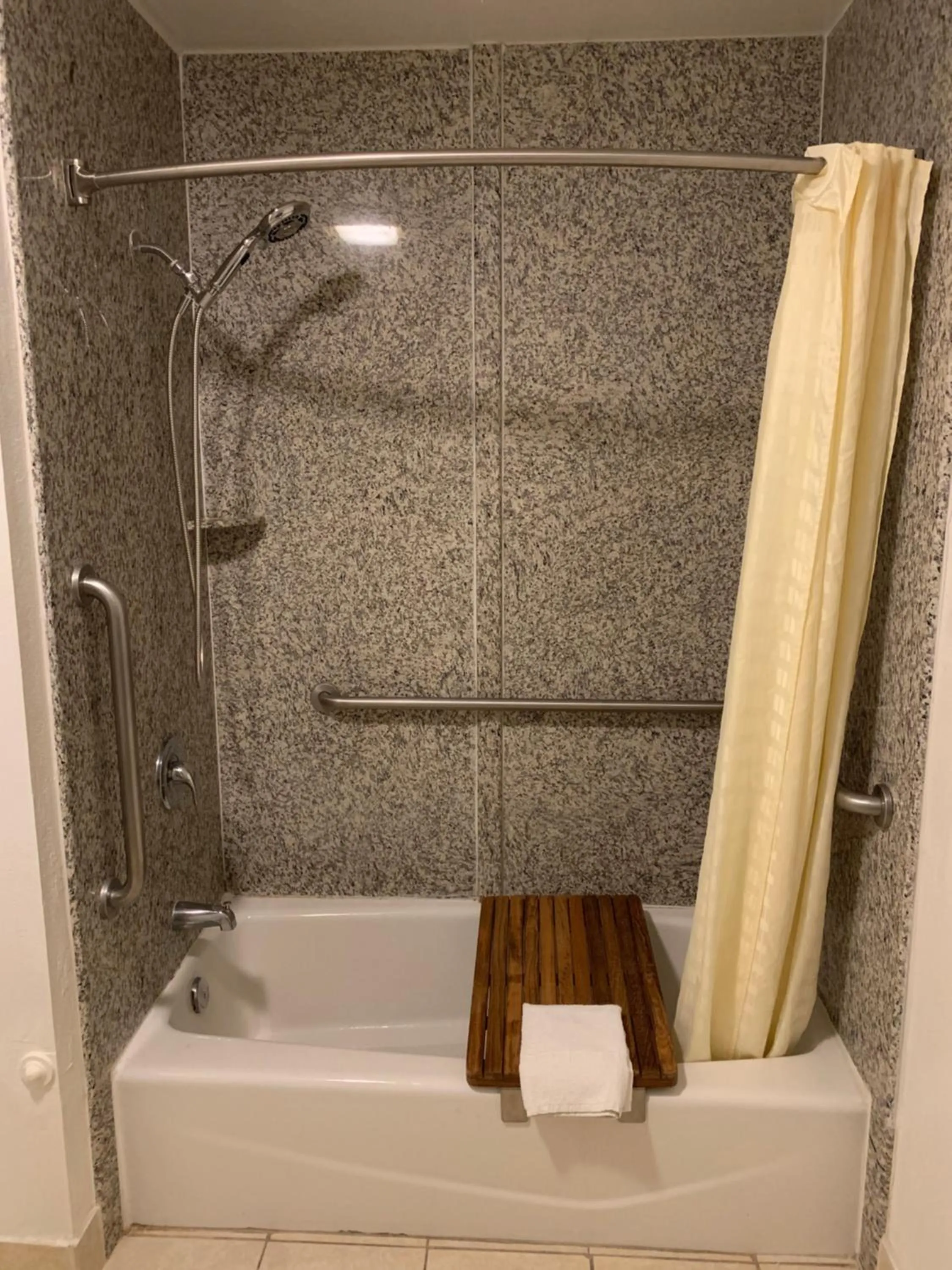 Bathroom in El Segundo Inn