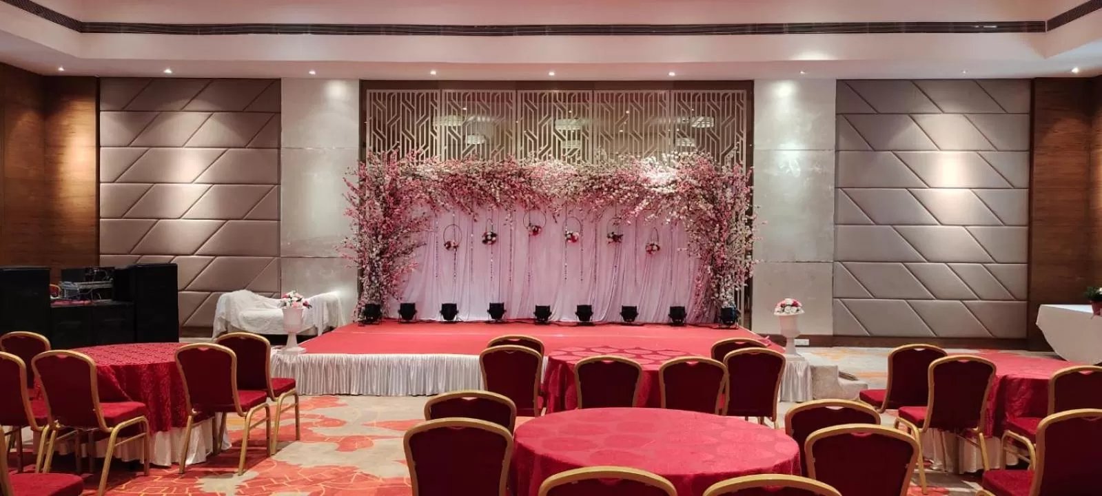 Banquet/Function facilities in Royal Orchid Central Grazia, Navi Mumbai