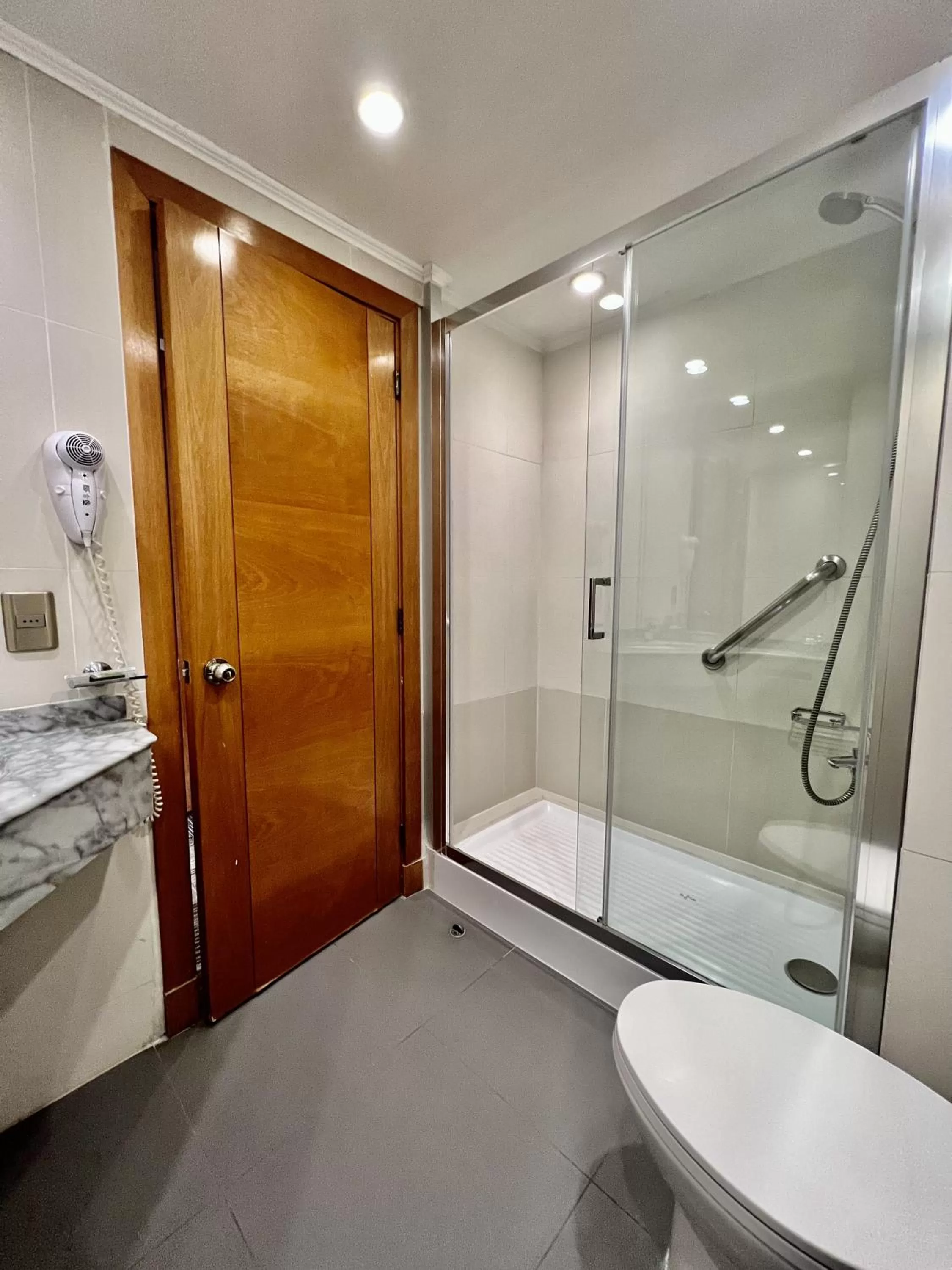 Shower in Best Western Marina del Rey