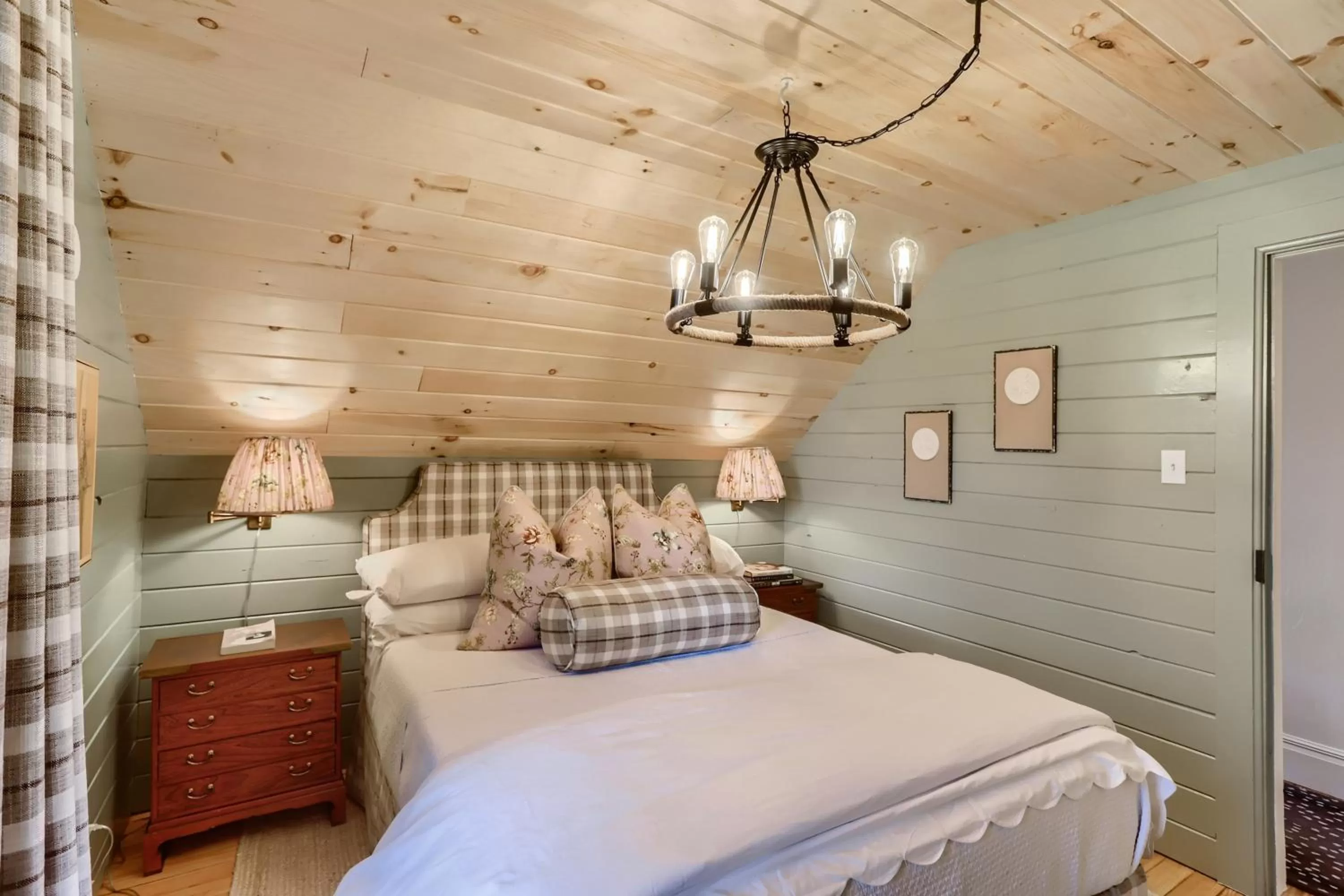 Bedroom, Bed in A-Lodge Lyons